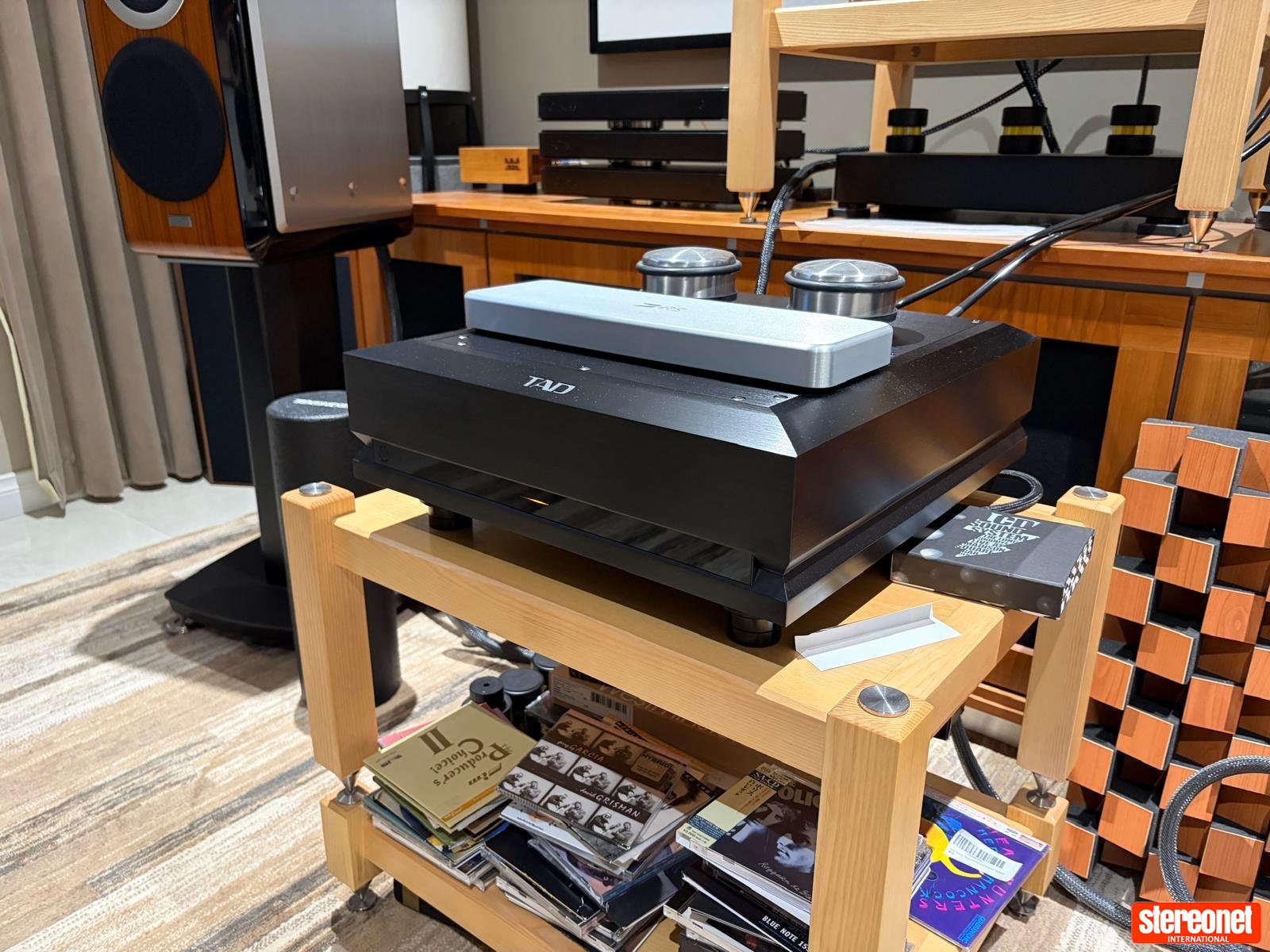 TAD - Technical Audio Devices C1000-K + M1000TX Pre / Power Combination ...