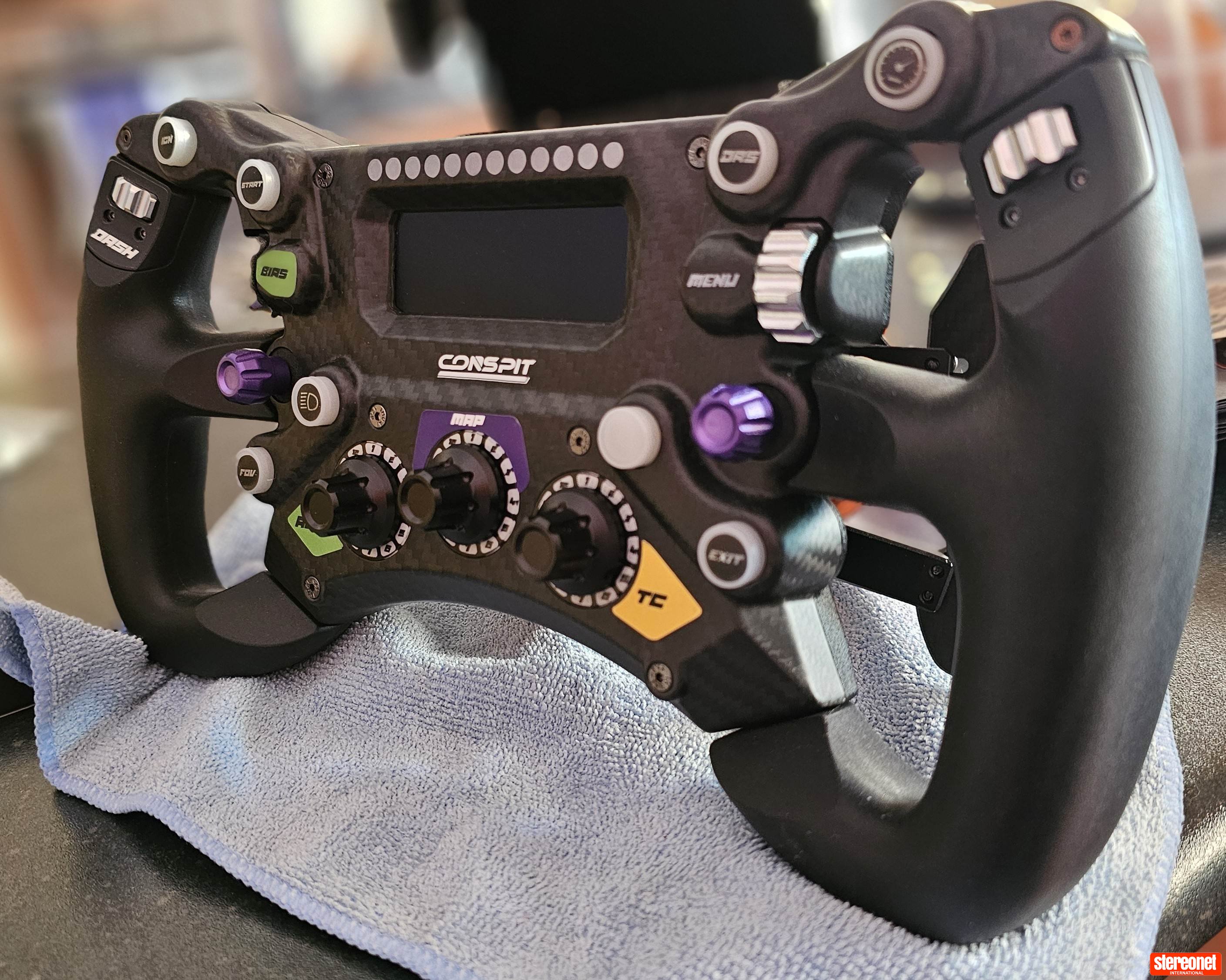 Conspit 300GT Sim Racing Wheel with Simagic QRA Quick Release Hub.