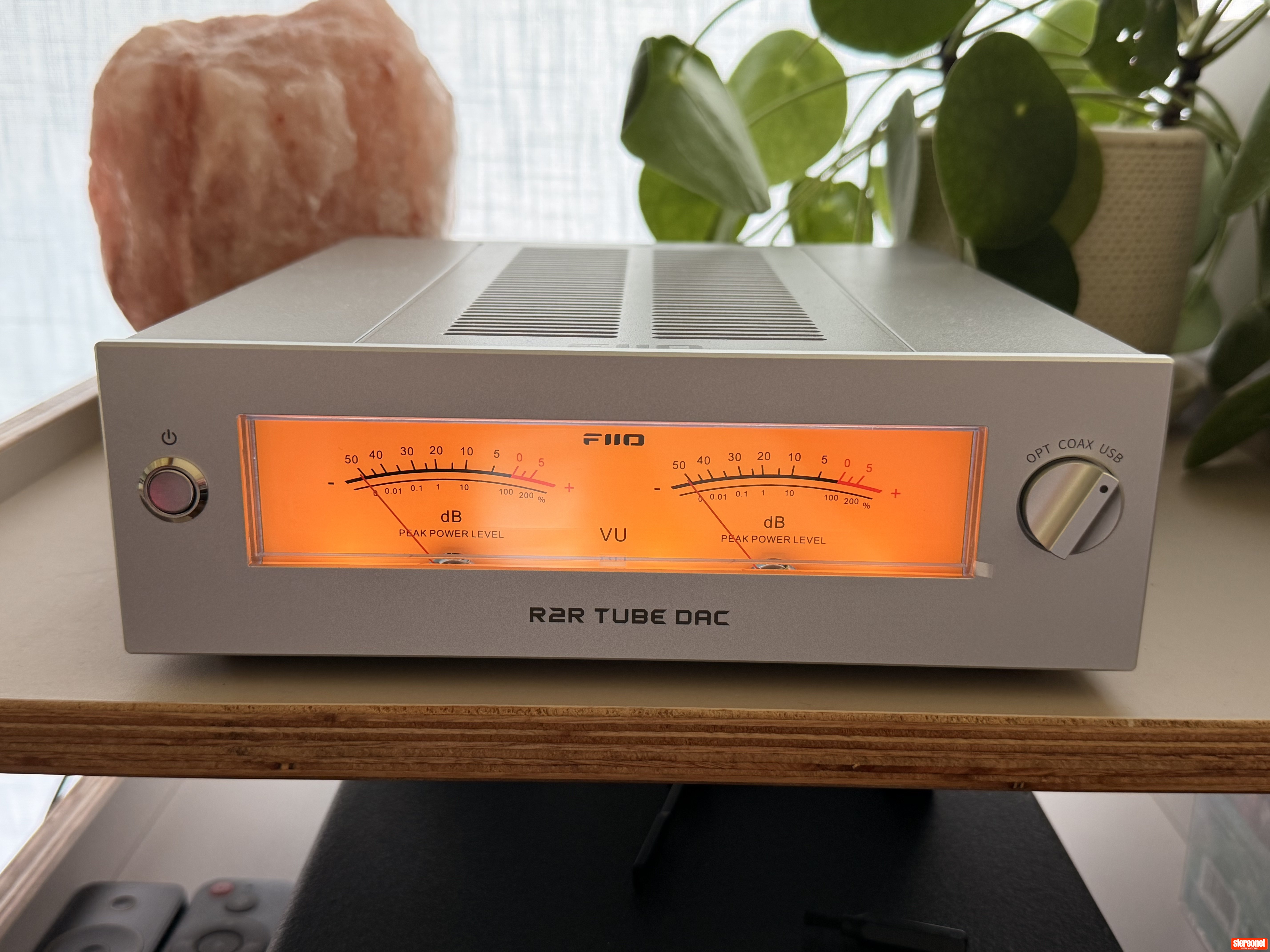 FiiO Warmer R2R Digital Analog Converter (DAC)