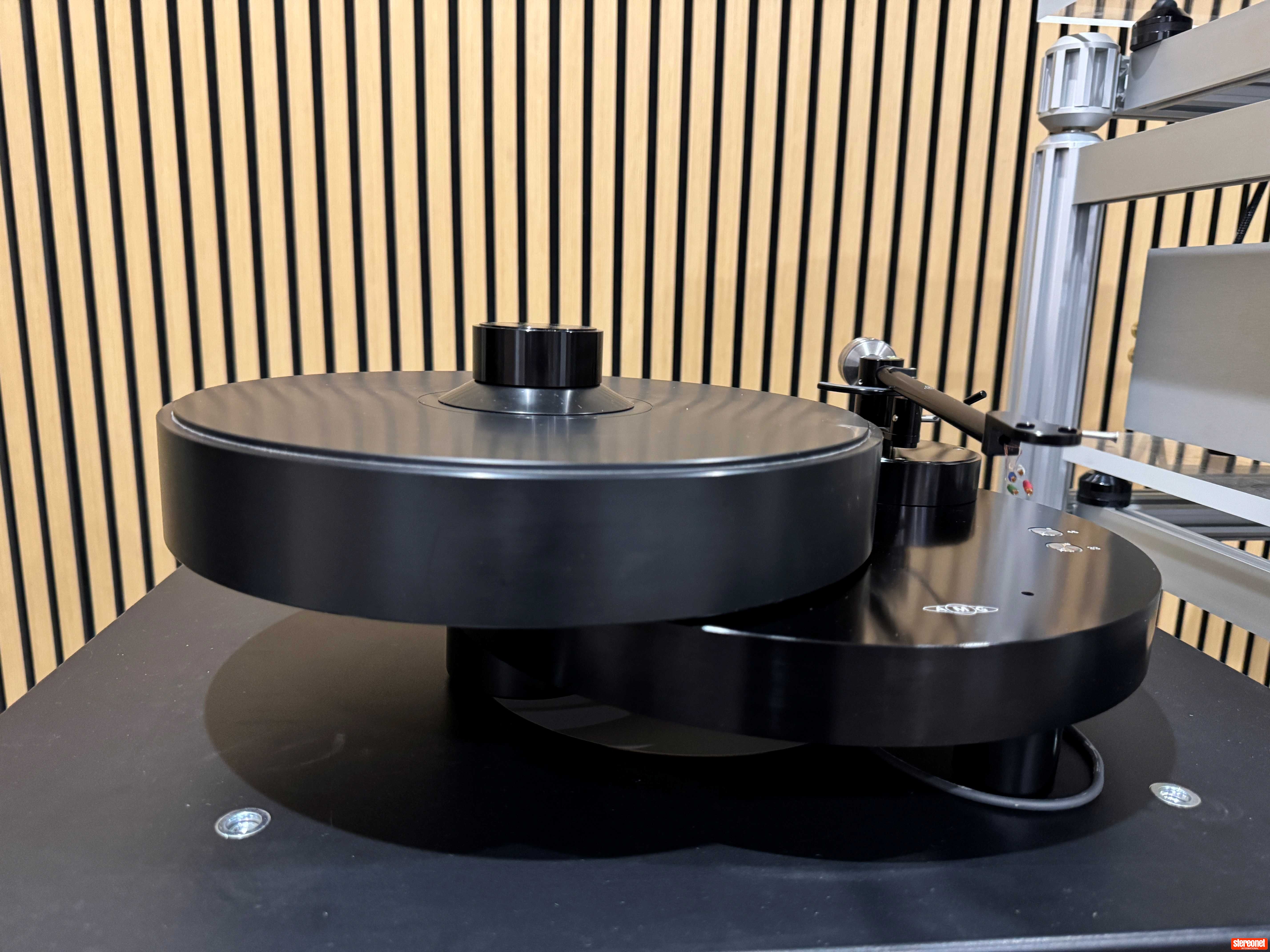 Analog Music Manufacturer (AMG) Giro MKII Turntable