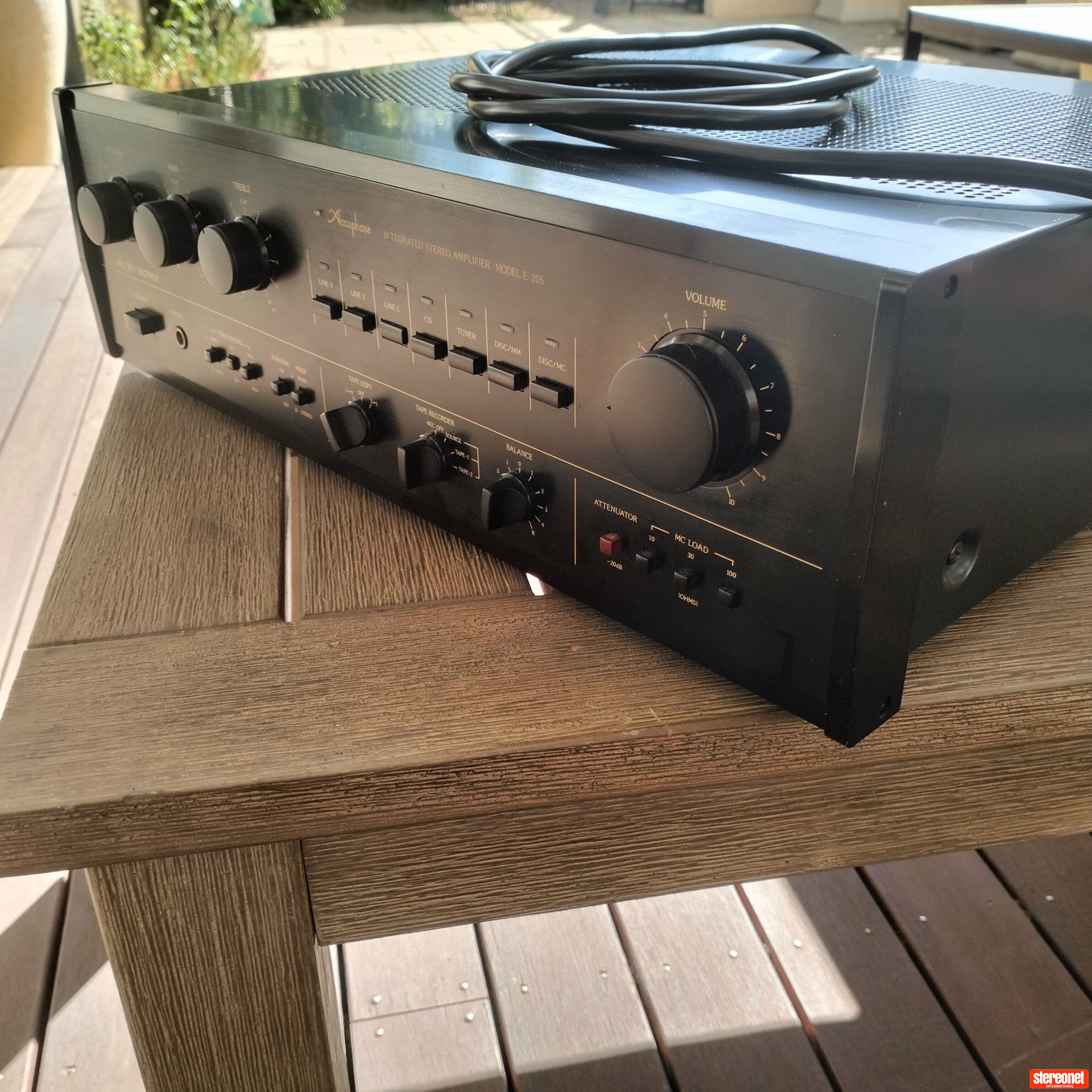 Accuphase E205 Integrated Amplifier (Solid State)