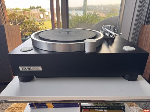 Yamaha GT-2000 Turntable