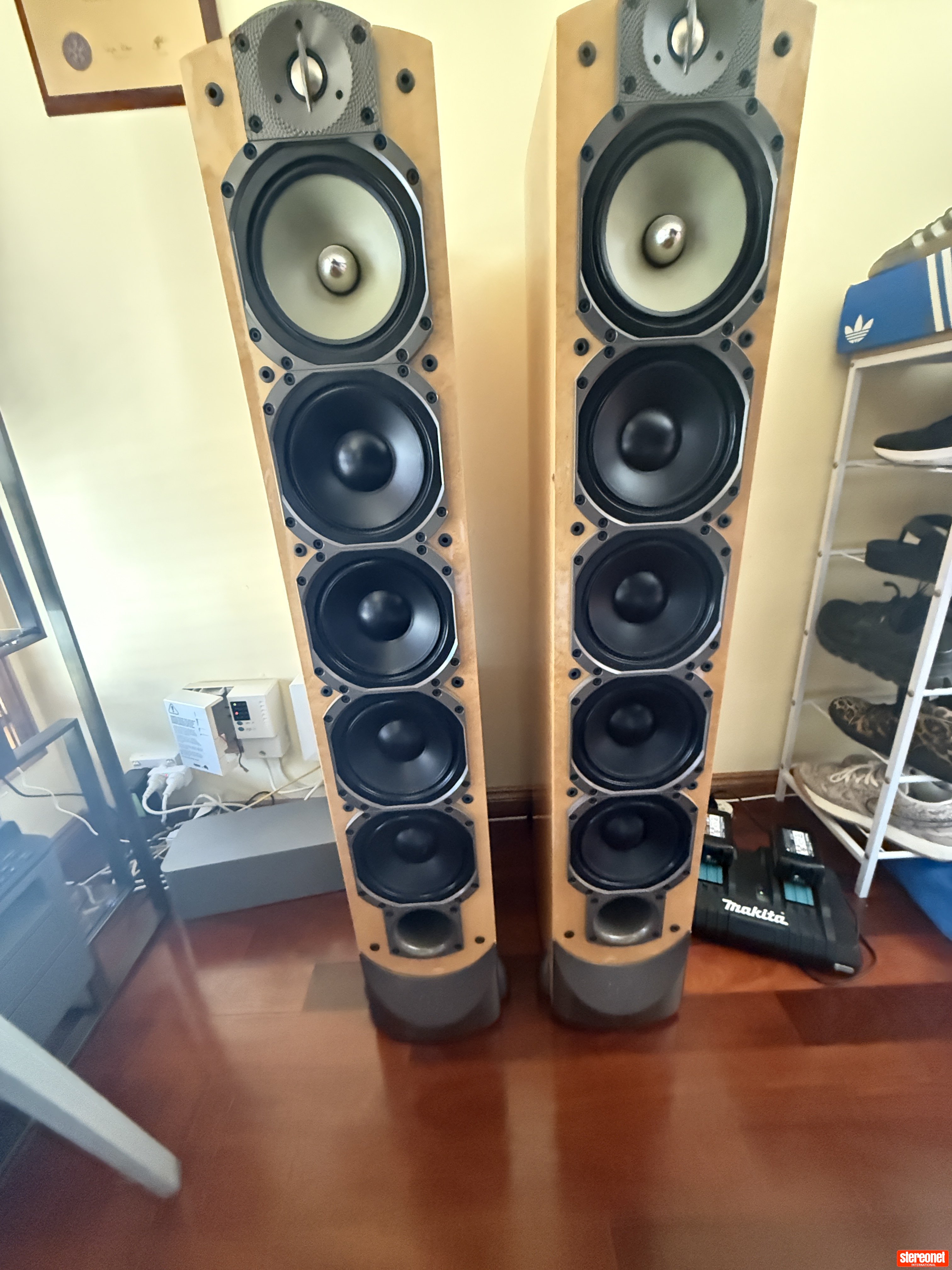 Paradigm S8 v1 Floorstanding Loudspeakers