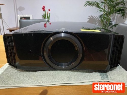 JVC X7000B Projector