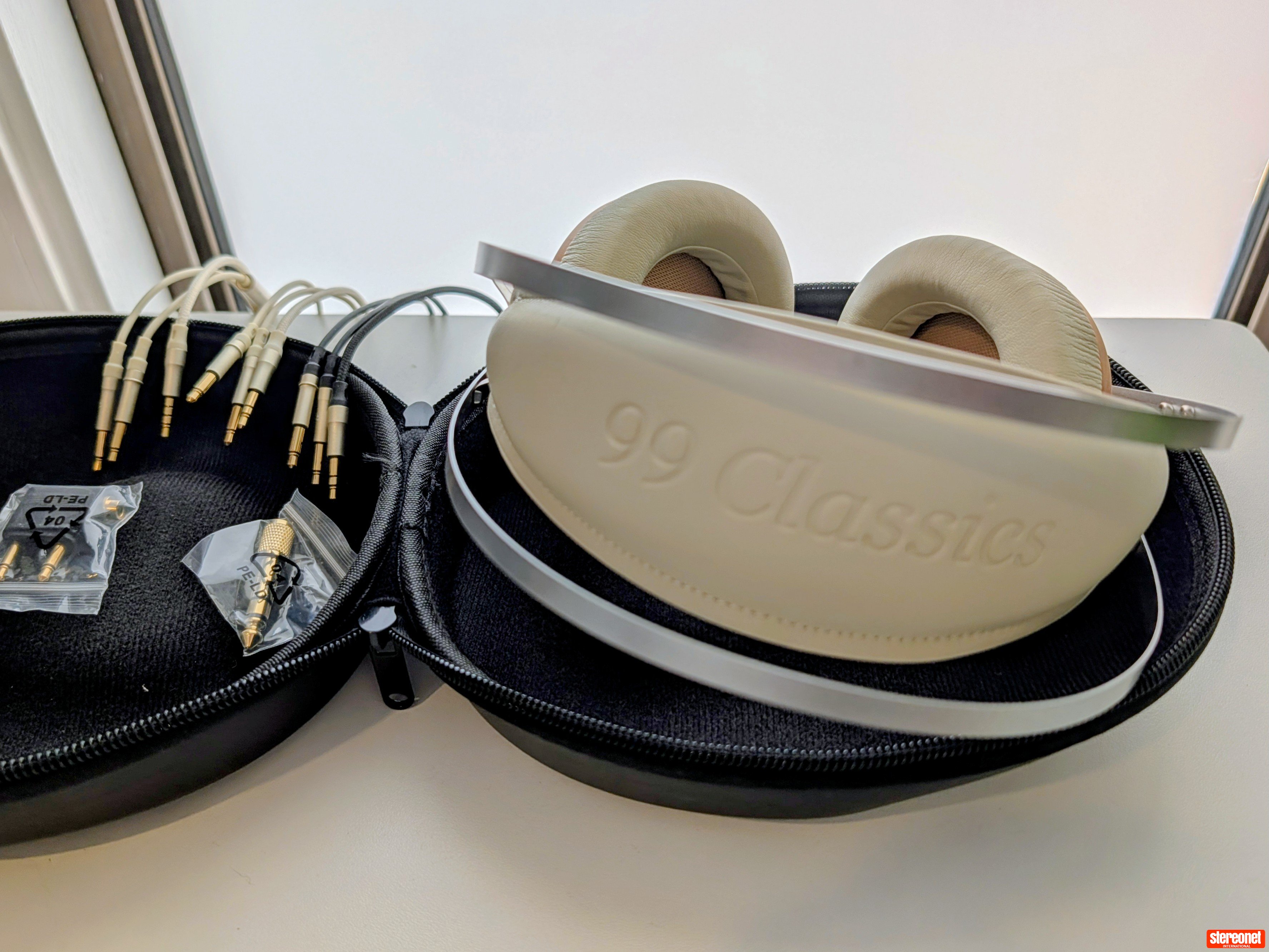 Meze Audio 99 Classics Headphones - Over/On Ear