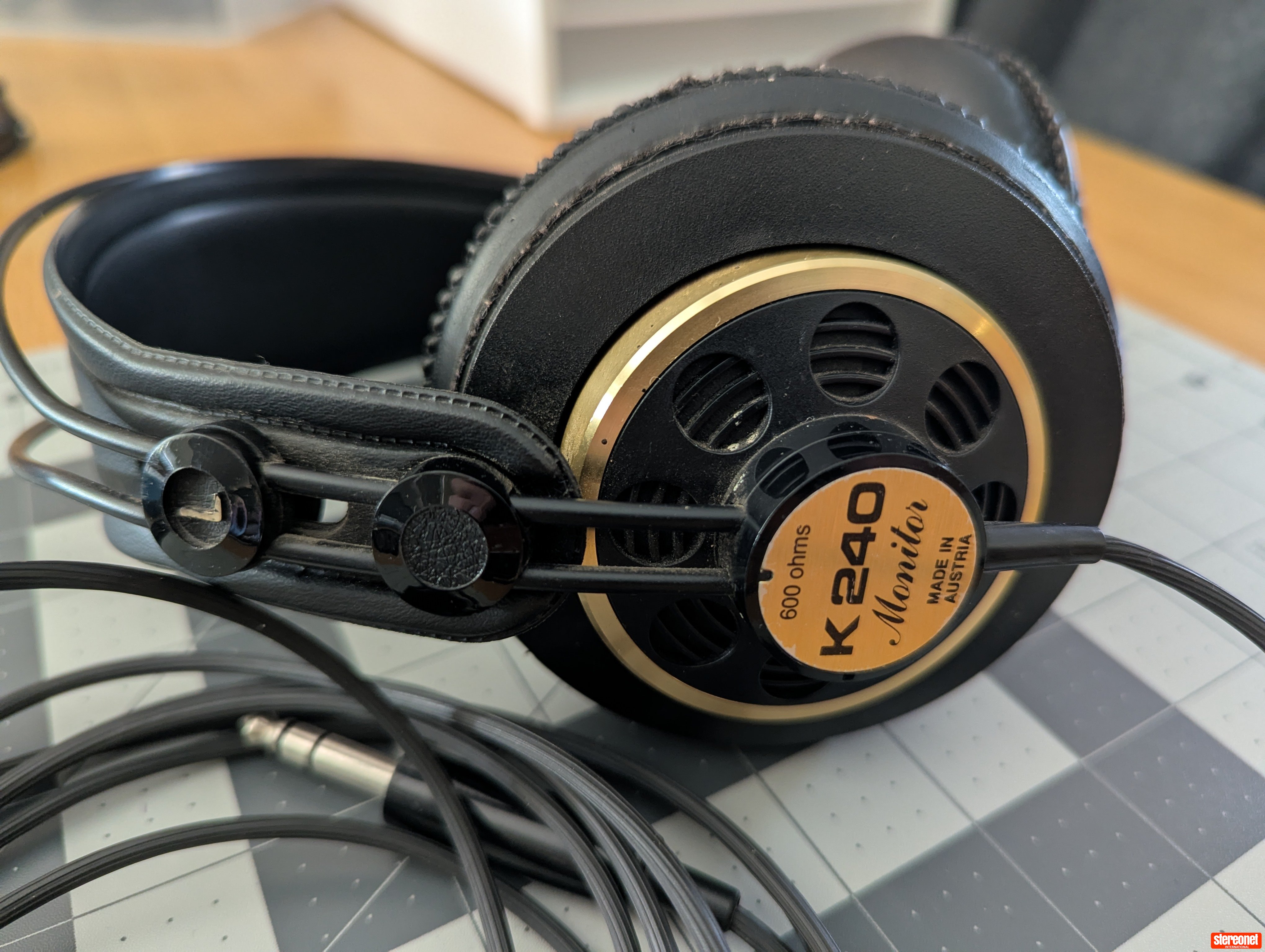 AKG K240 600ohm Headphones - Over/On Ear