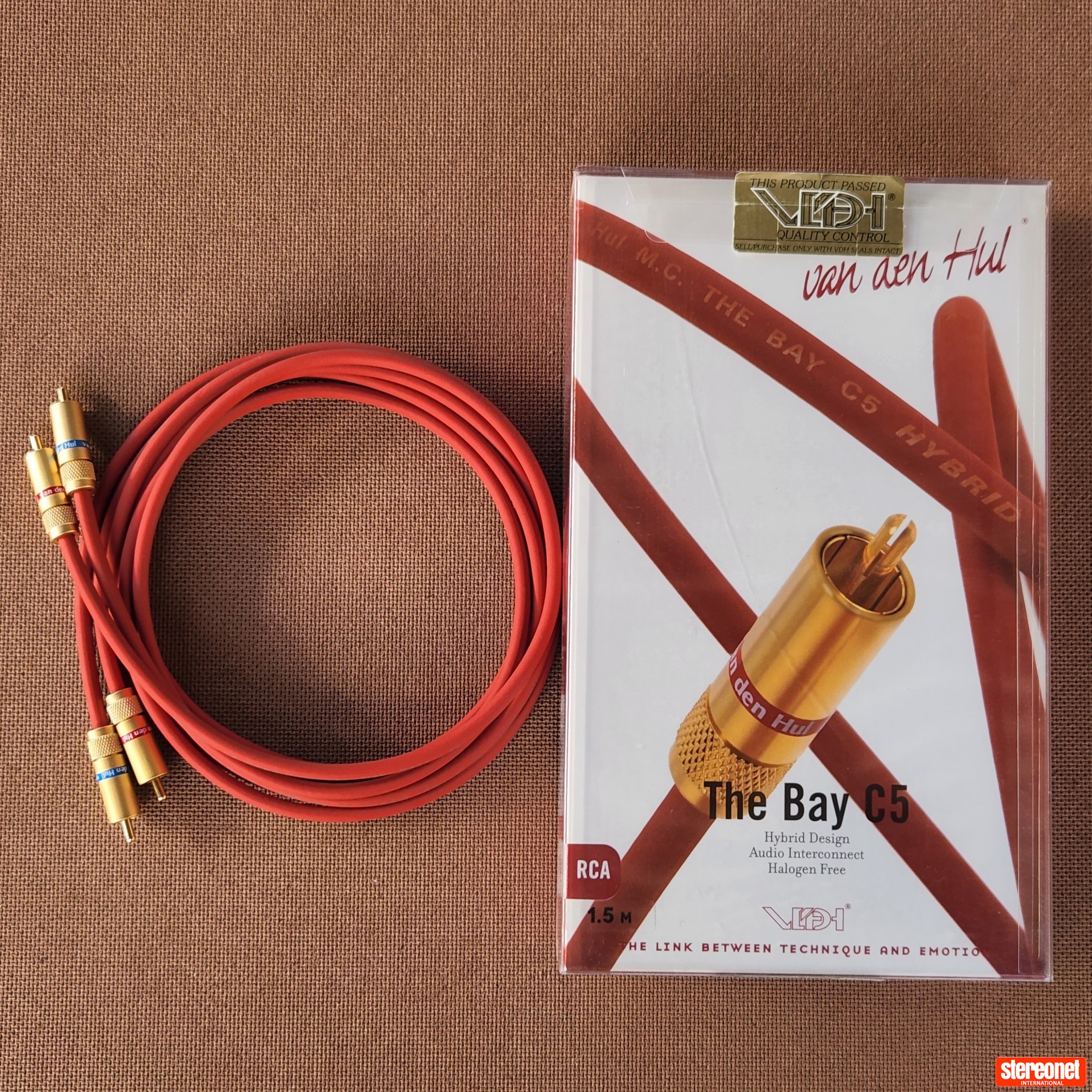 Van Den Hul The Bay C5 - 1.5m pair Interconnect Cables (RCA)