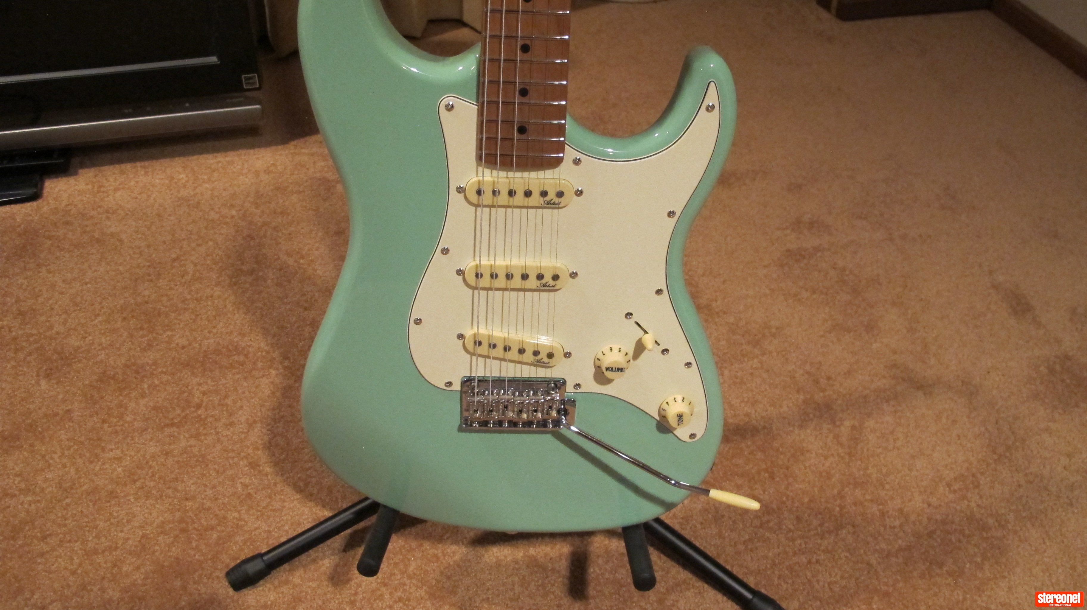 ARTIST STMVG SEAFOAM GREEN GUITAR