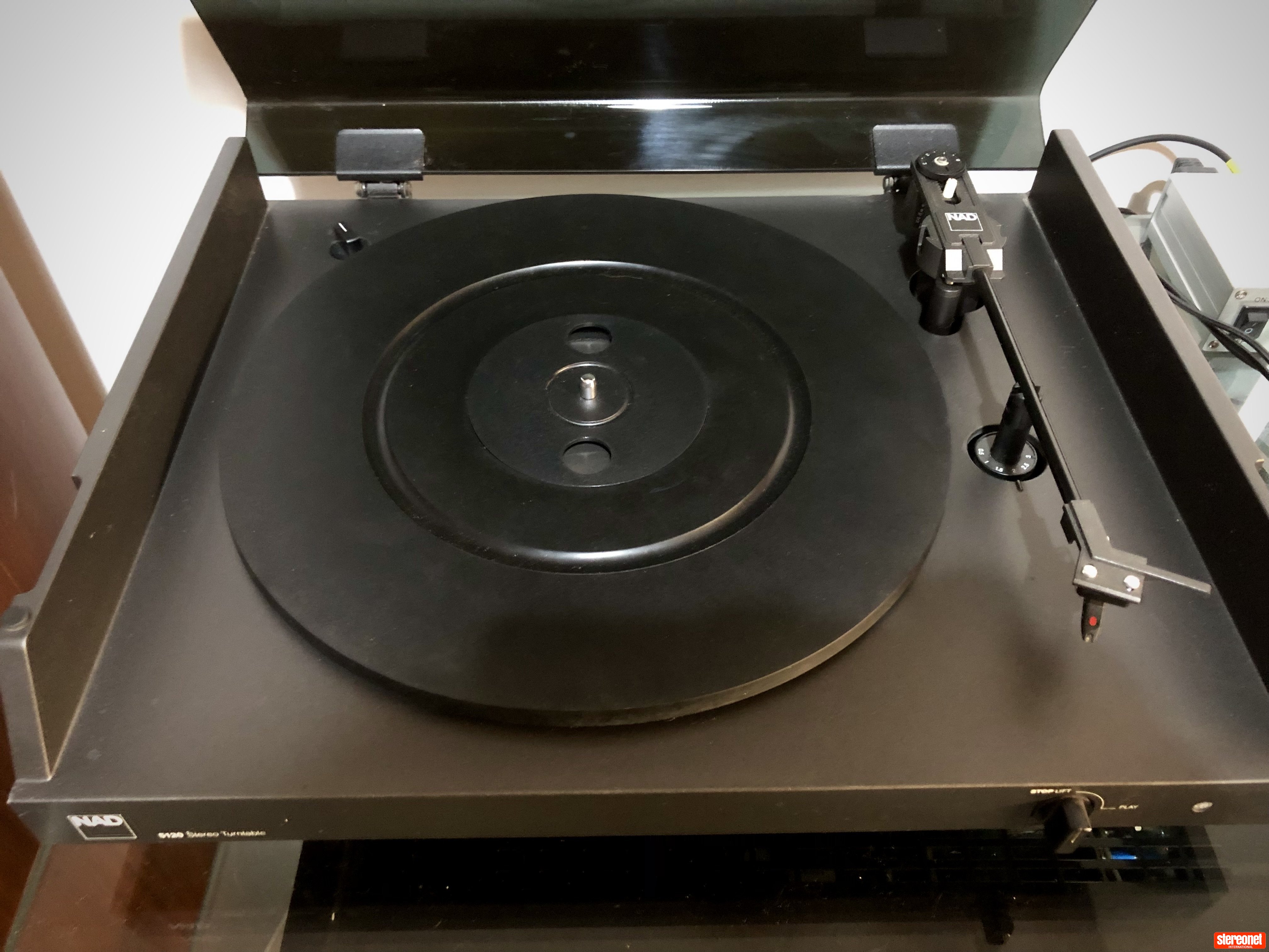 NAD Electronics 5120 Turntable