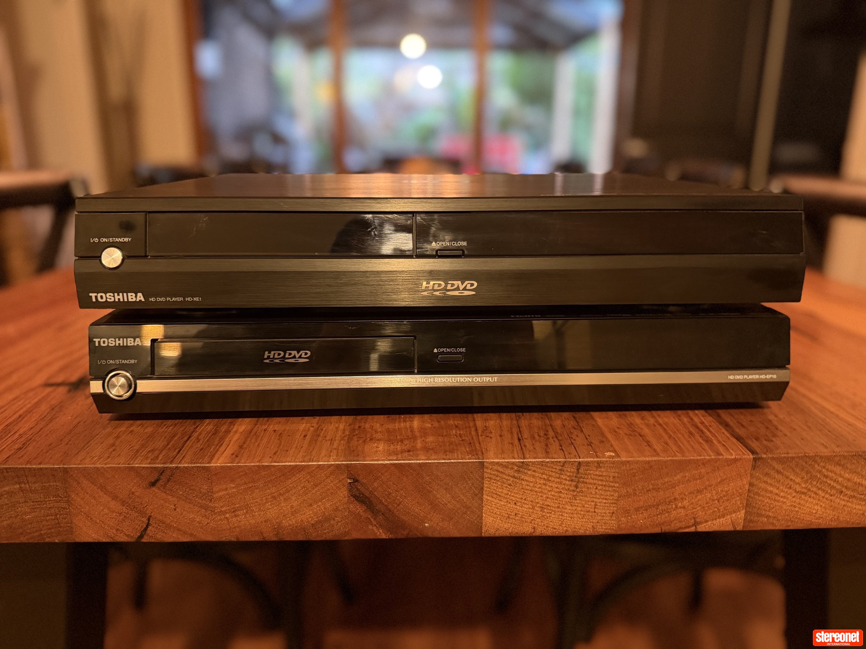 Toshiba HD-XE1, HD-EP10 + 131 HD DVD titles HD-DVD Player