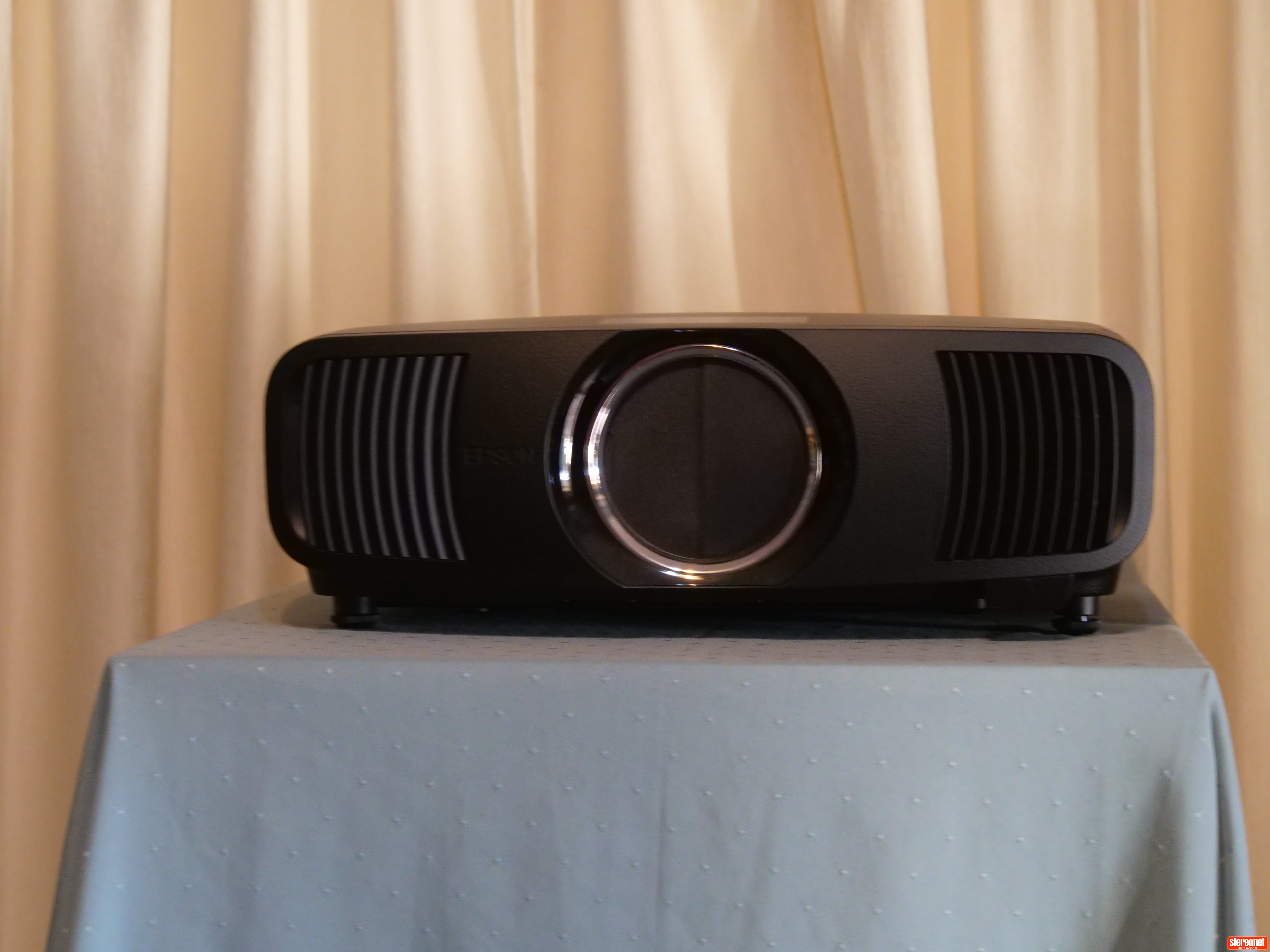 Epson LS12000 Projector