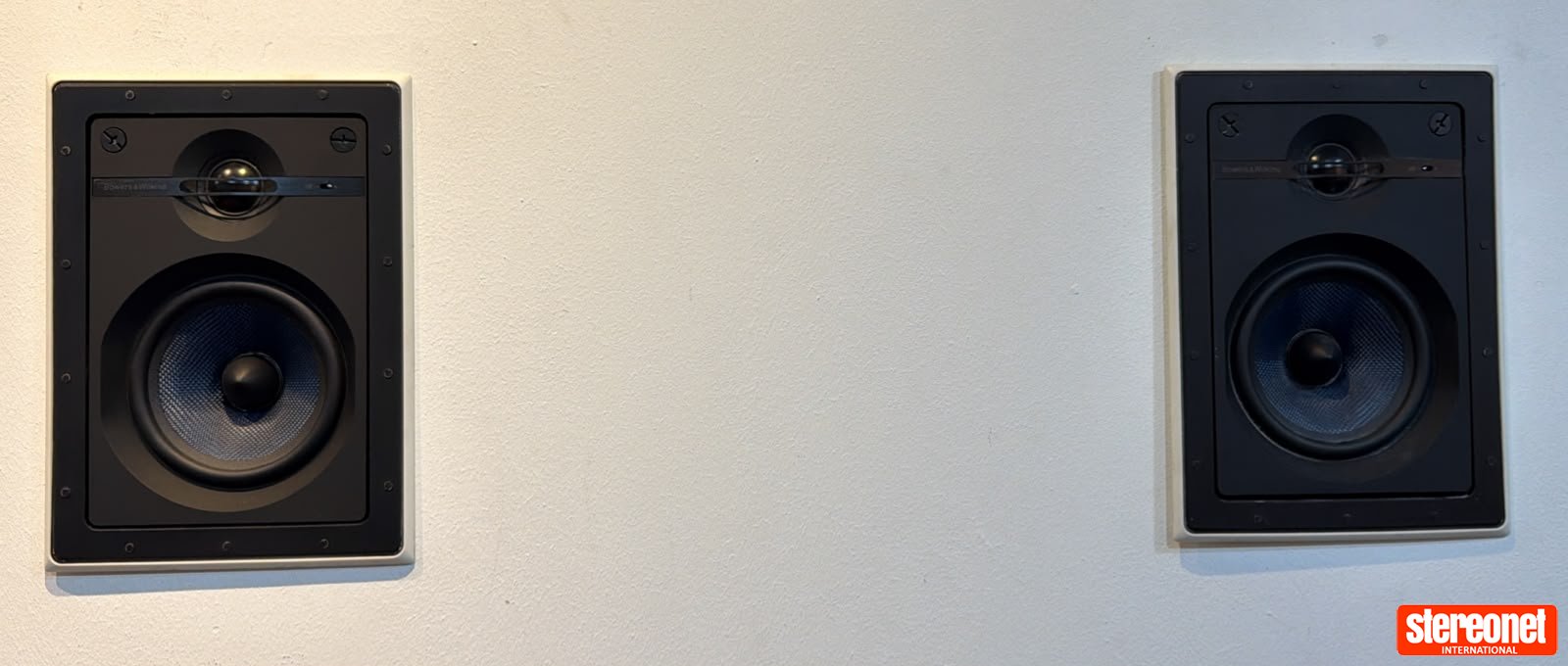 Bowers & Wilkins Bowers & Wilkins CWM652 Performance two-way in-wall speaker (Demo Unit) In-Wall Speakers