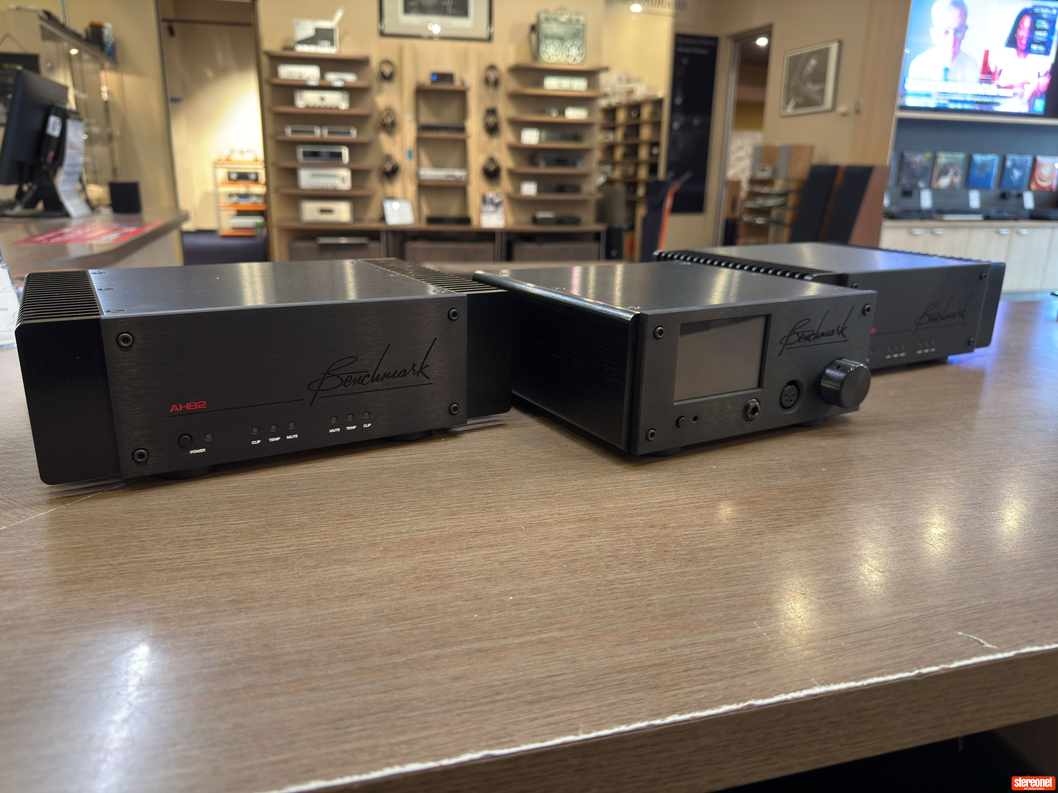 Benchmark HPA4 and AHB2 Bundle of Pre and Power Amplifier