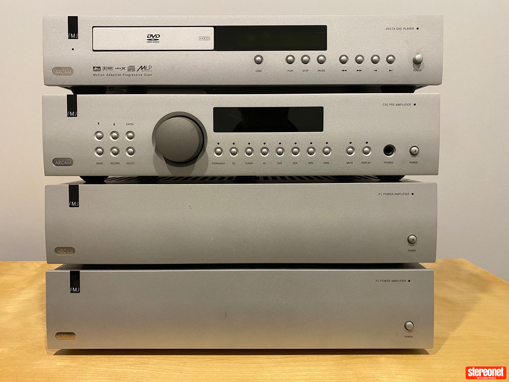 Arcam FMJ C30/2xP1/DV27A Mono Amplifiers