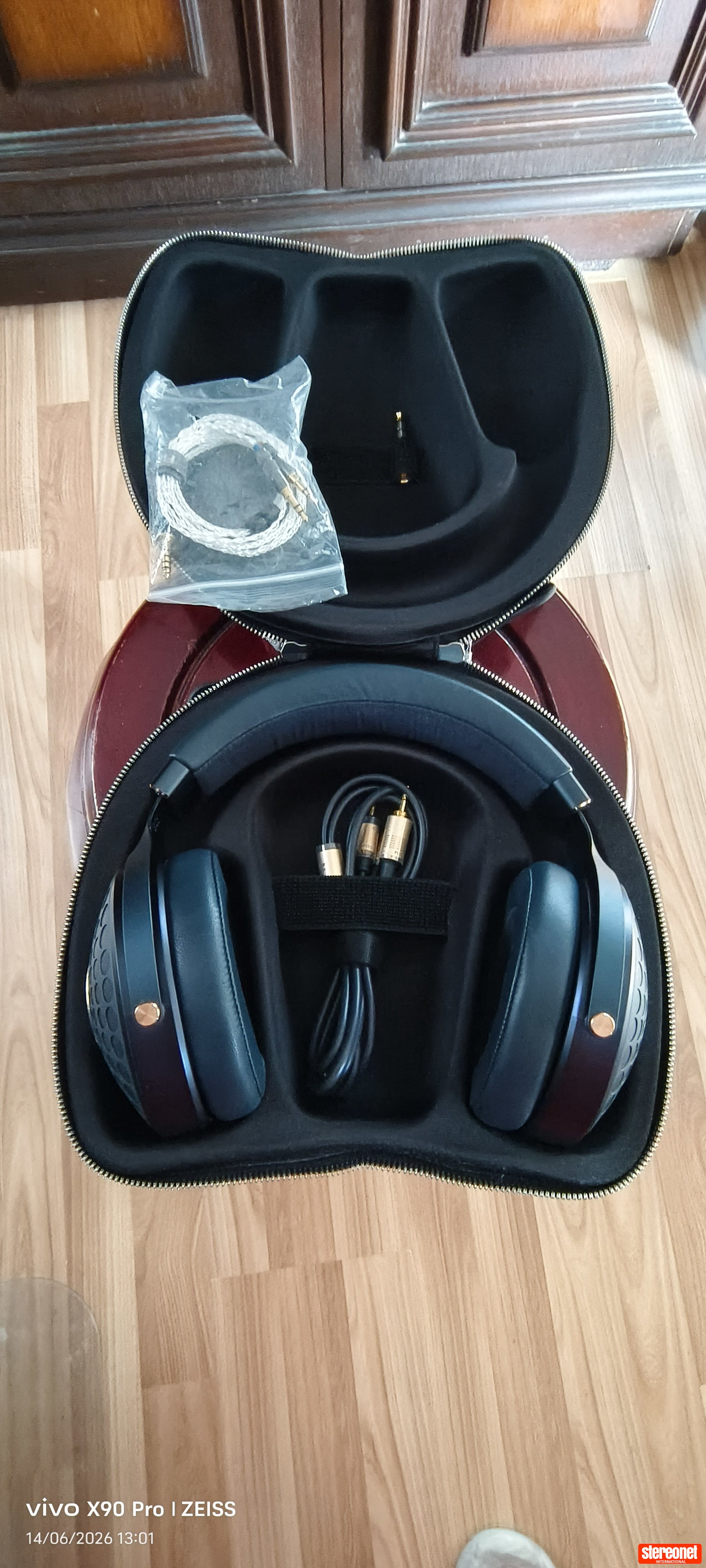 Focal celestee Headphones - Over/On Ear