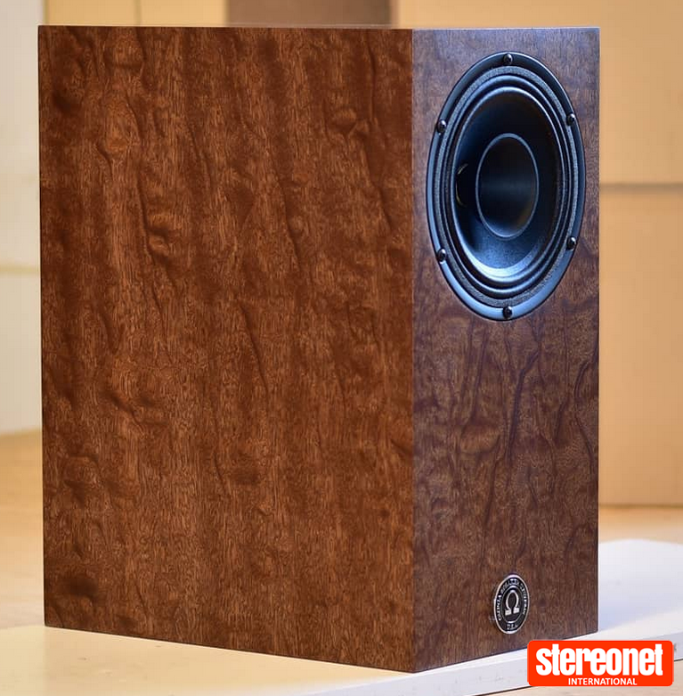 Omega Speaker Systems monitors Bookshelf Loudspeakers