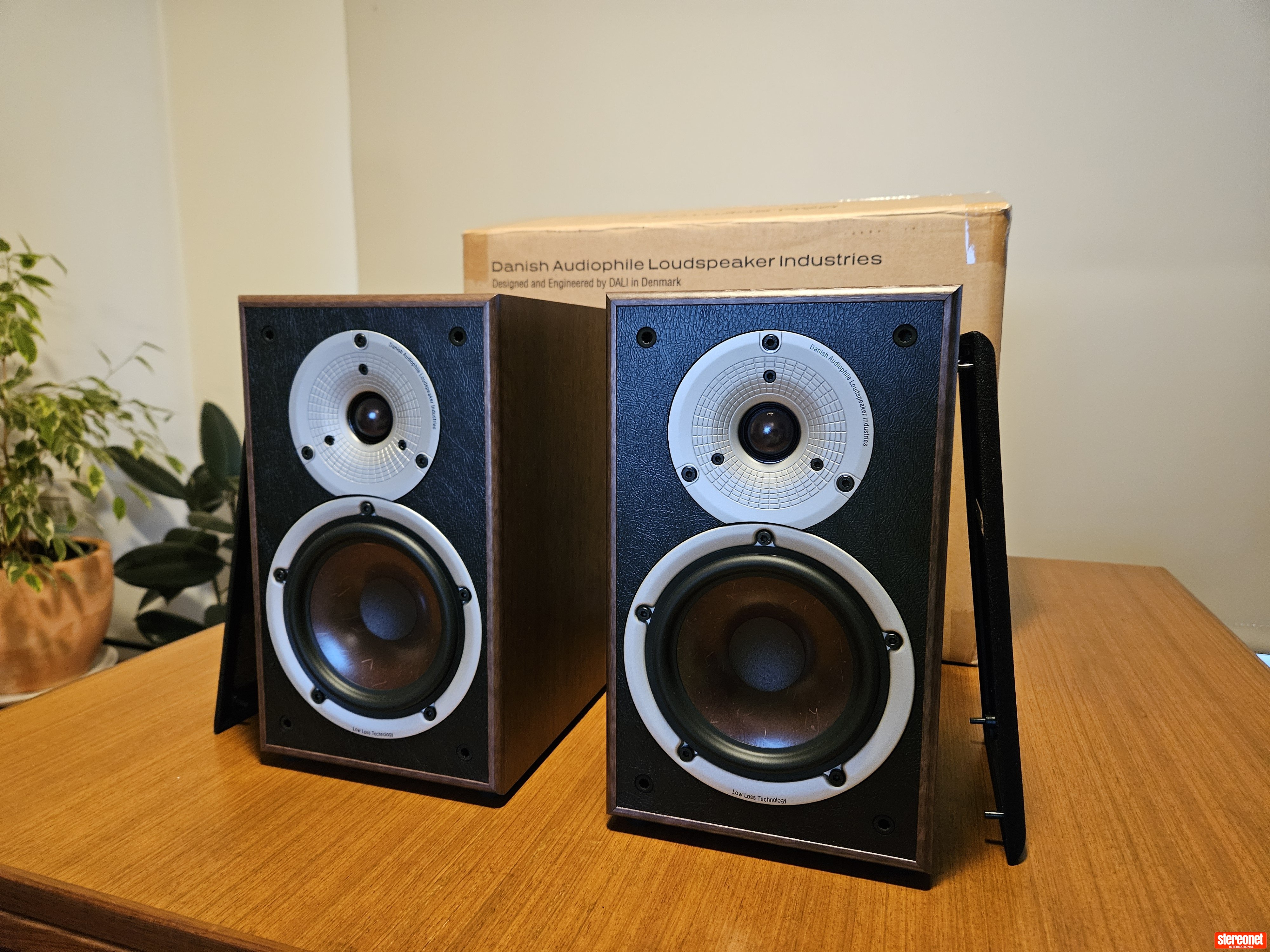 DALI Spektor 2 Bookshelf Loudspeakers