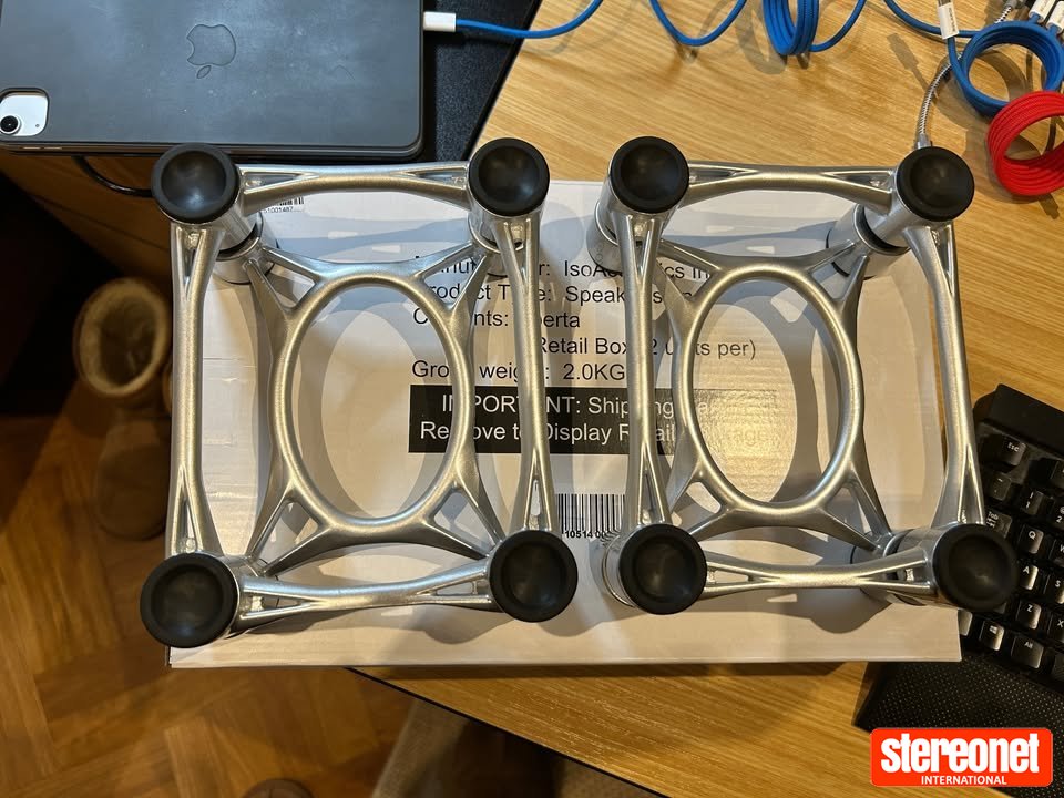 IsoAcoustics Aperta Speaker Stands