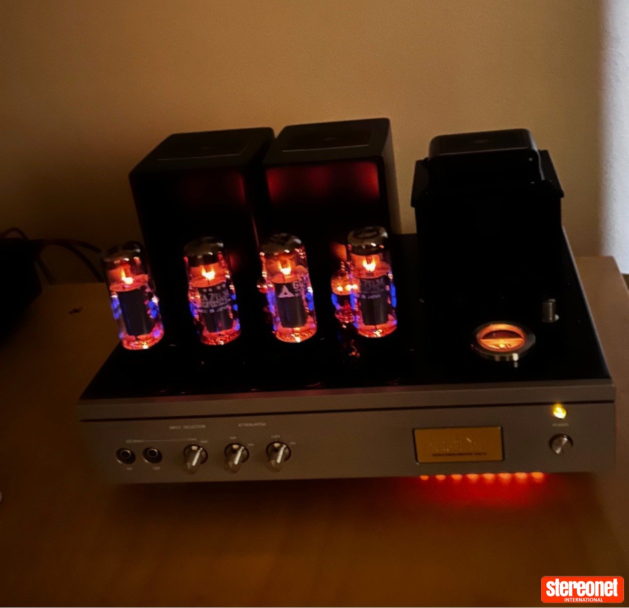 Air Tight ATM-1S Integrated Amplifier (Valve)