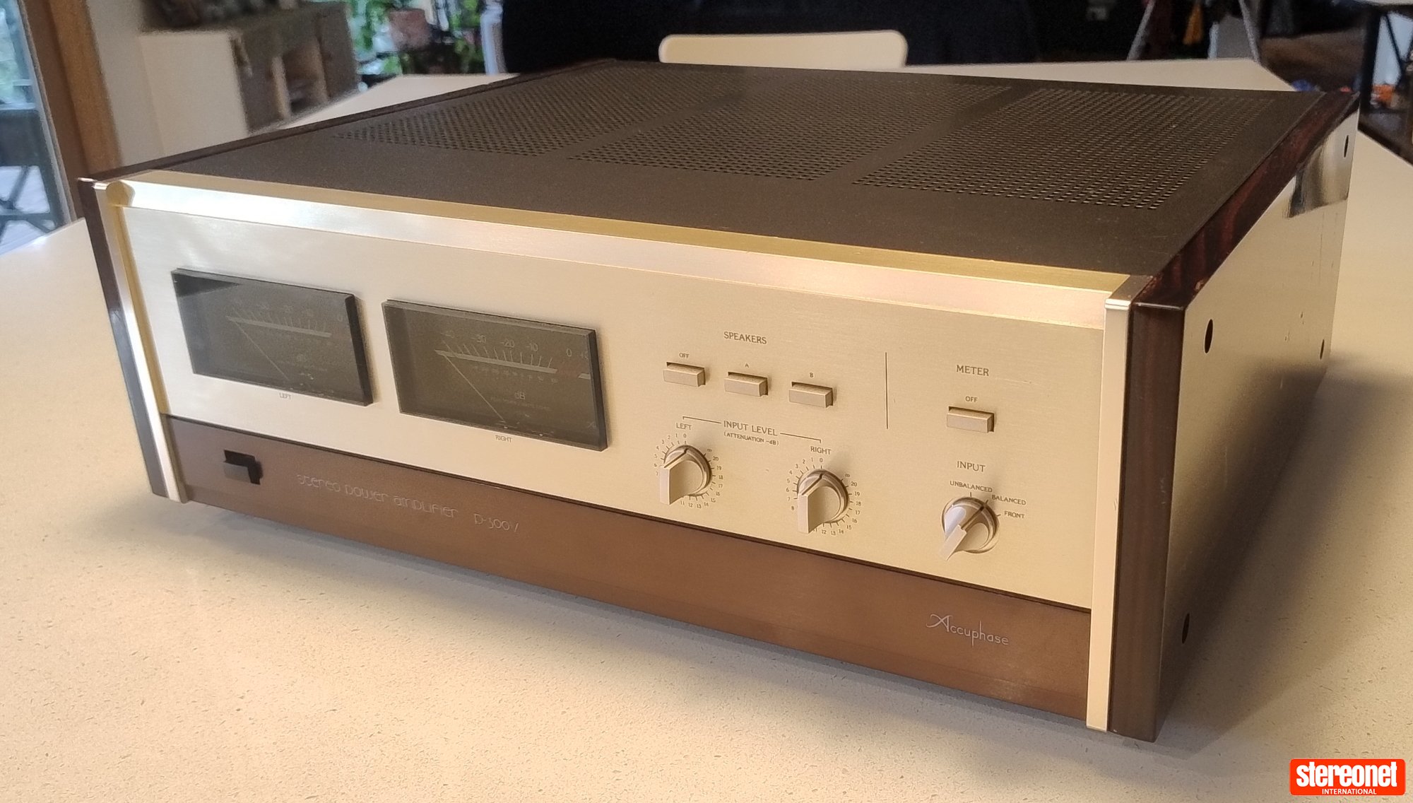 Accuphase P300-V Power Amplifier