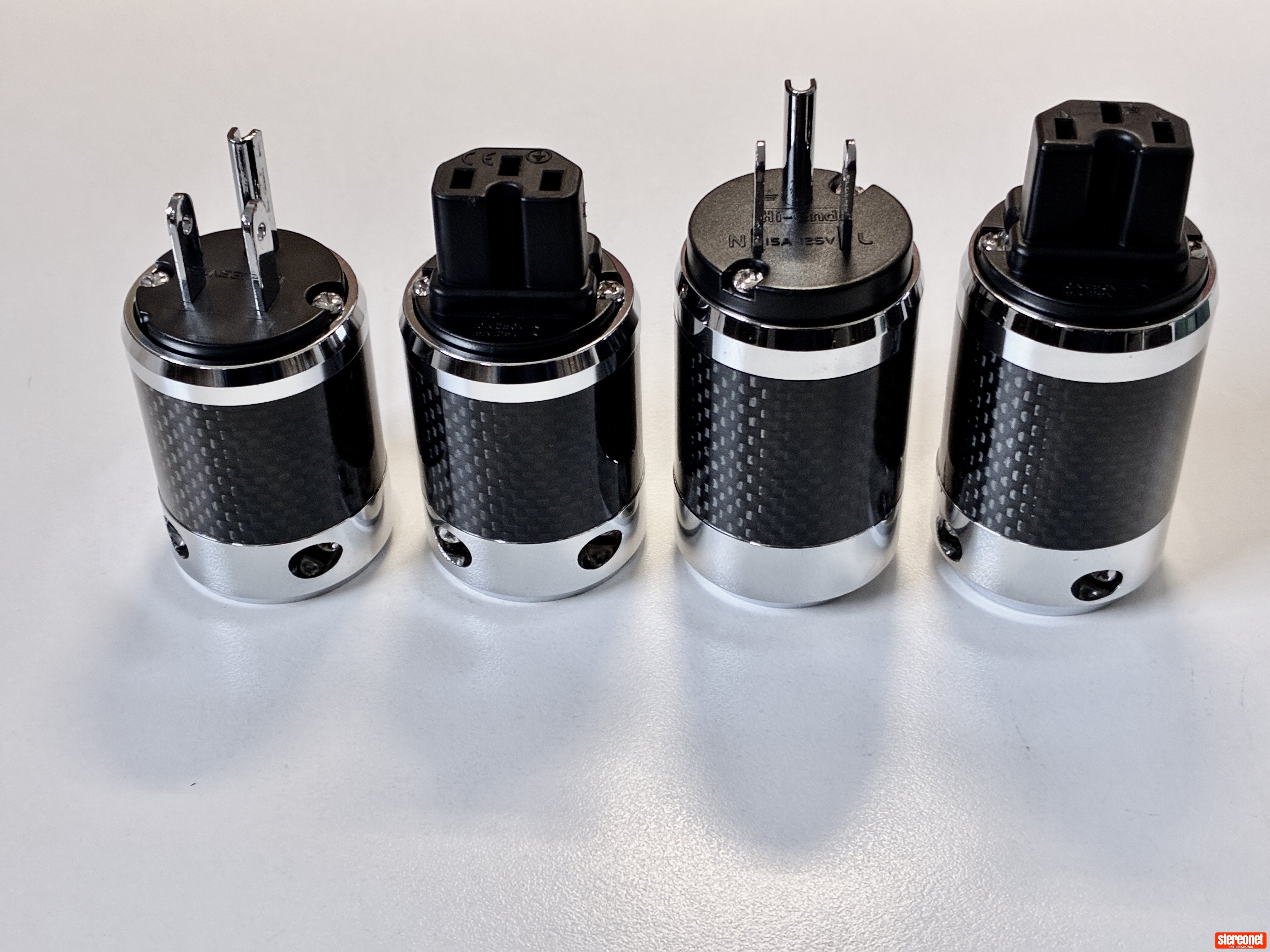 ConneX US Power / 15A IEC Plugs – Rhodium Plated Copper / Carbon Fibre Power Plug (USA)