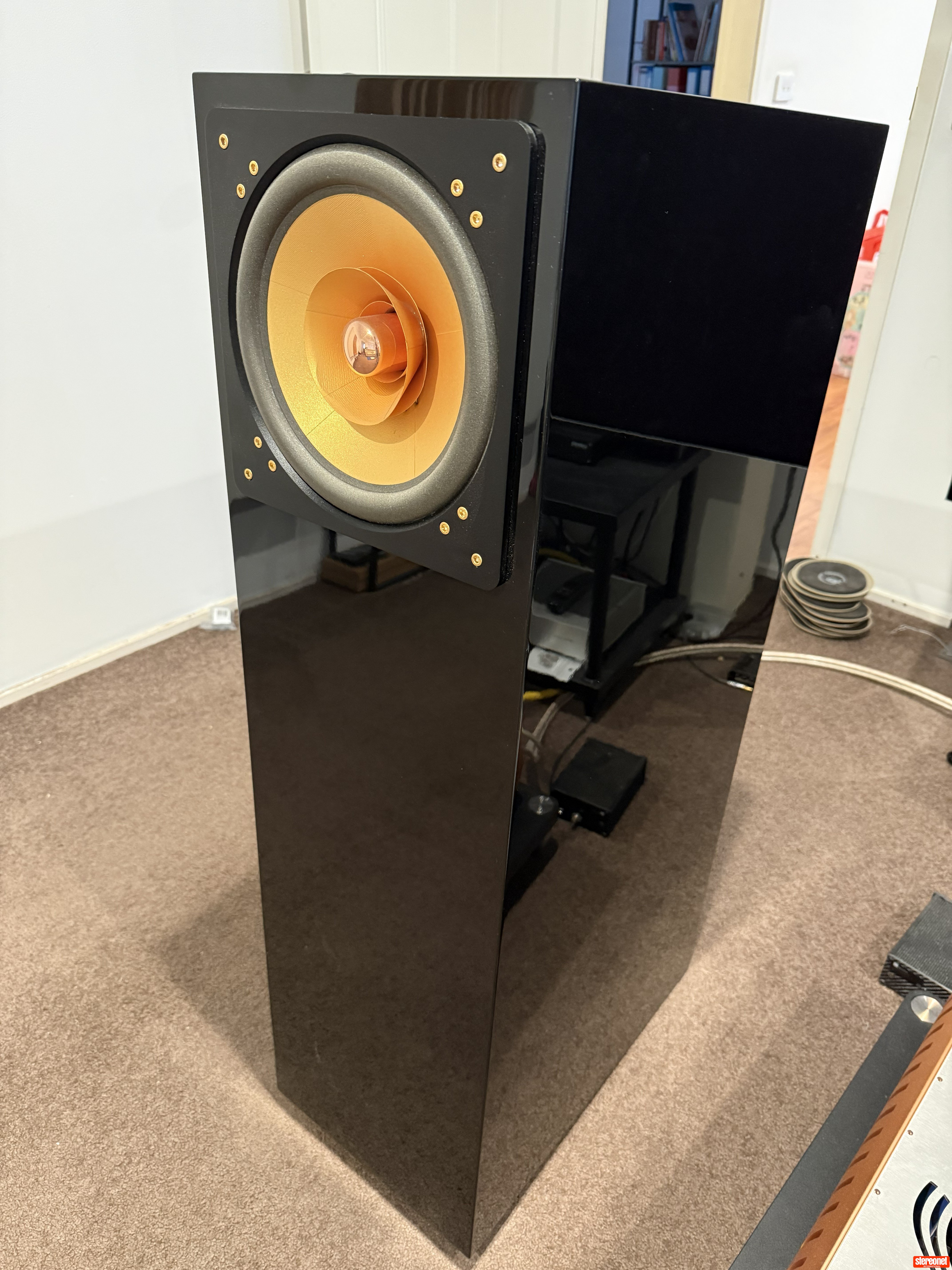 Cube Audio Nenuphar v2 Floorstanding Loudspeakers