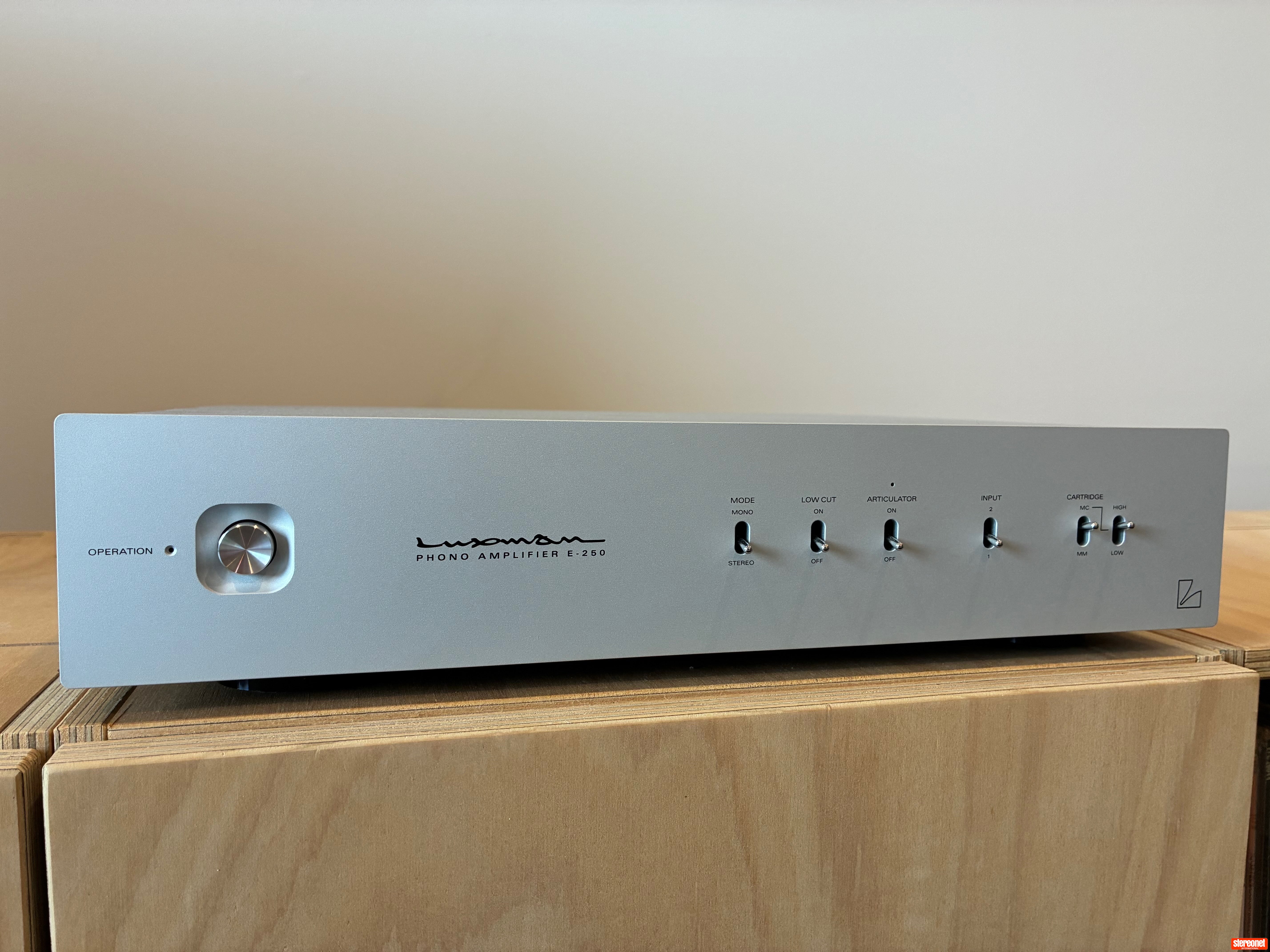 Luxman E-250 Phono Preamplifier