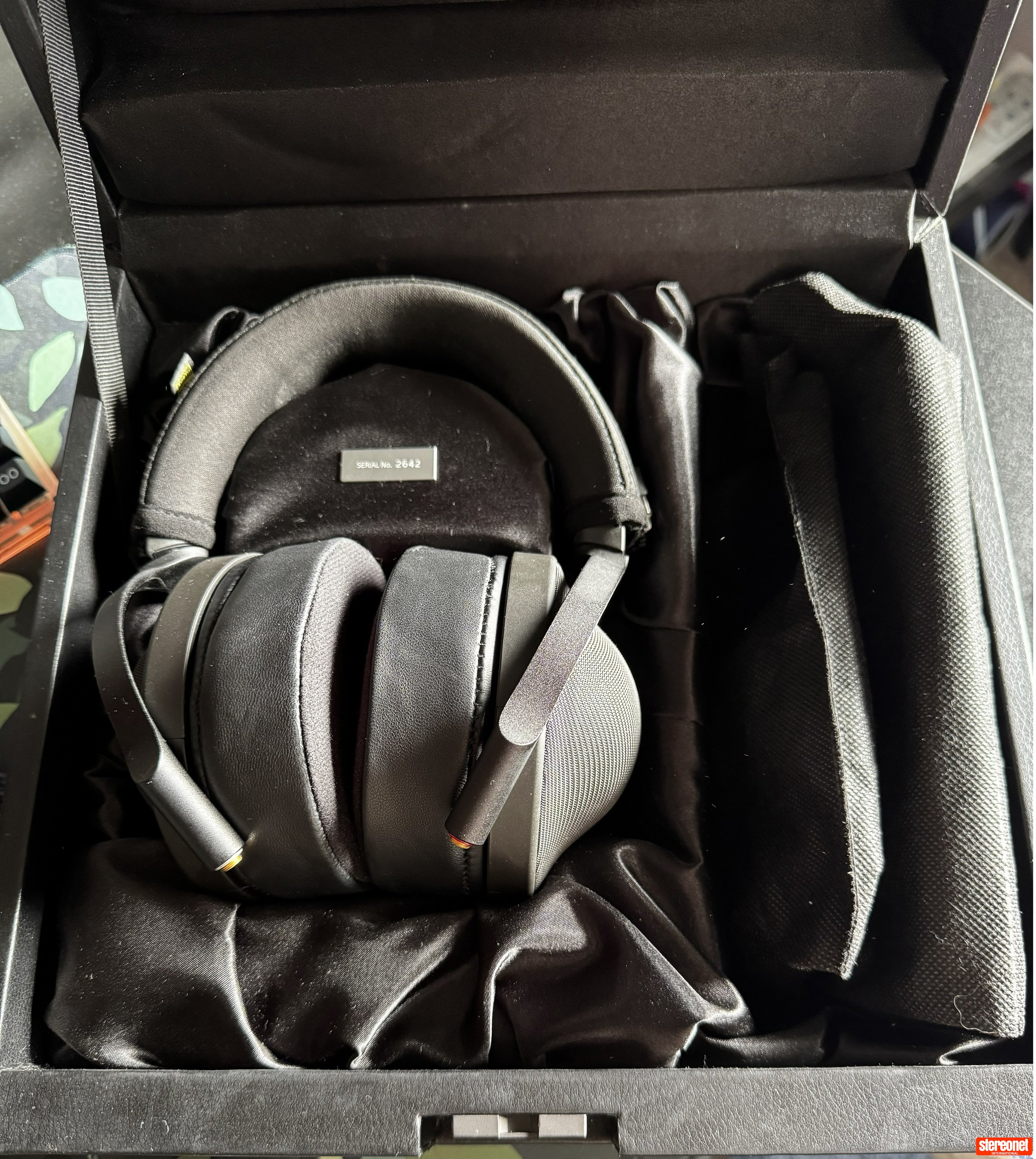Sony MDR-Z1R Headphones - Over/On Ear