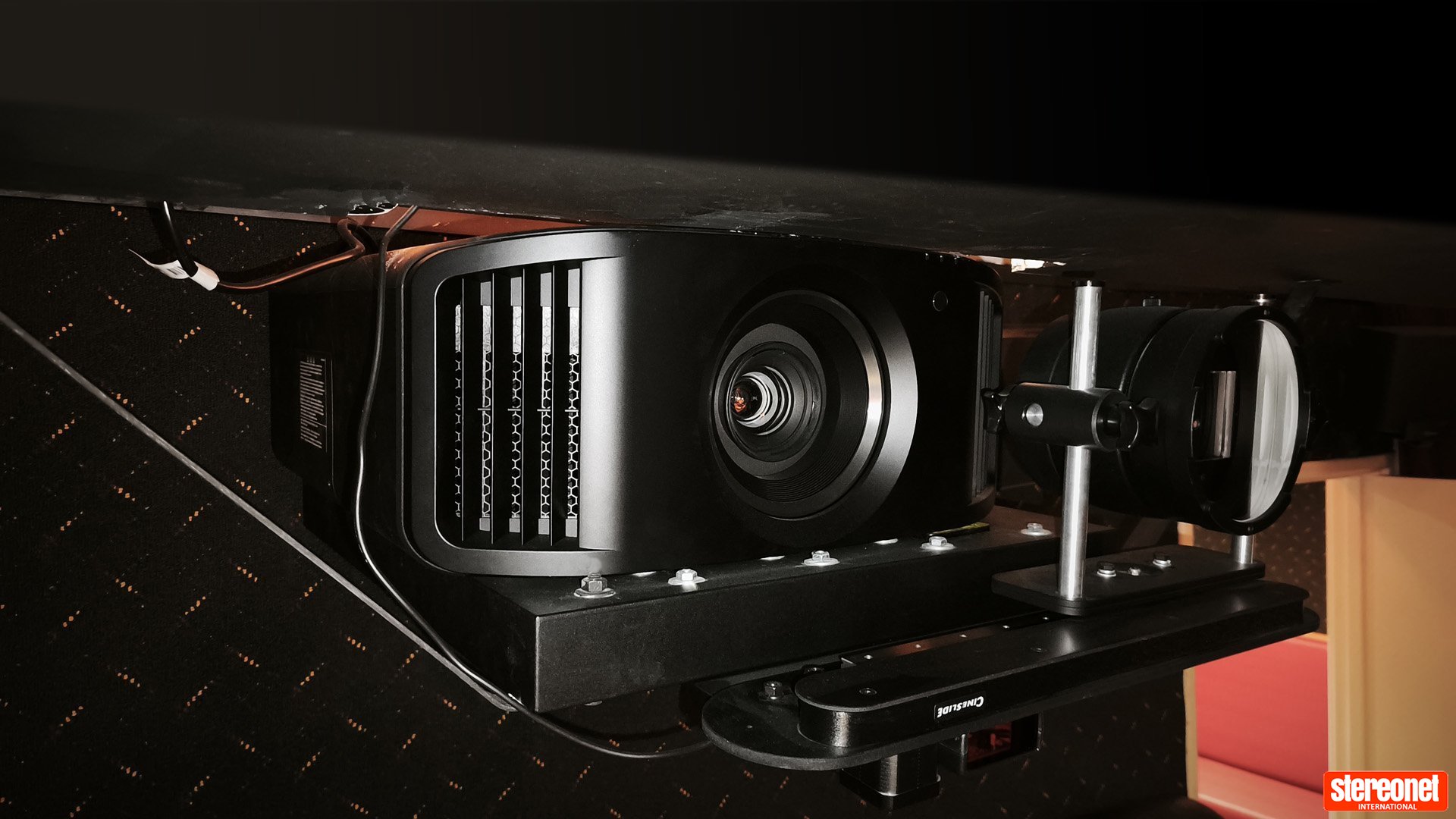 JVC NX7 Projector