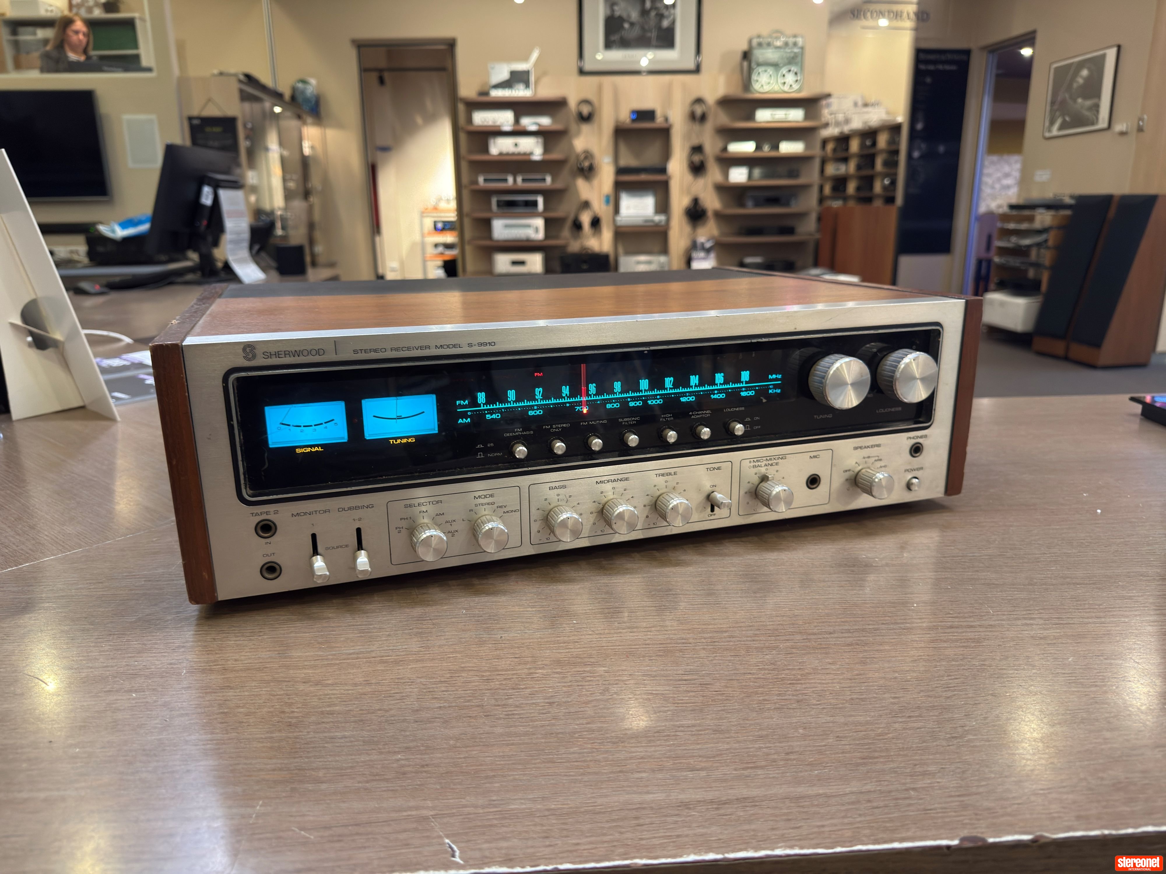 Sherwood S-9910 AM/FM Stereo Integrated Amplifier (Solid State)