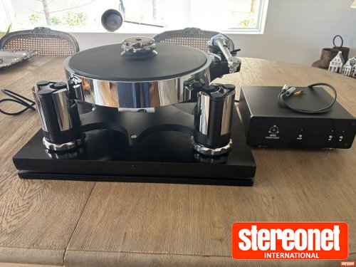 AVID HiFi Acutus Turntable