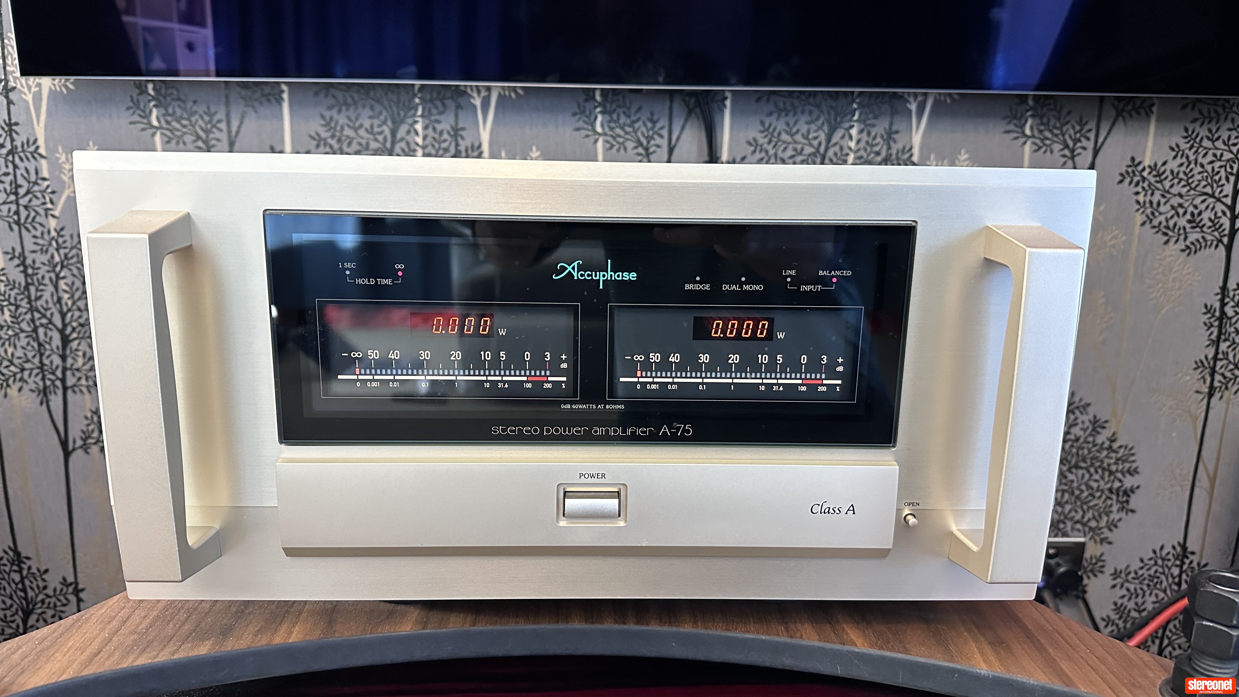 Accuphase A-75 class A Power Amplifier