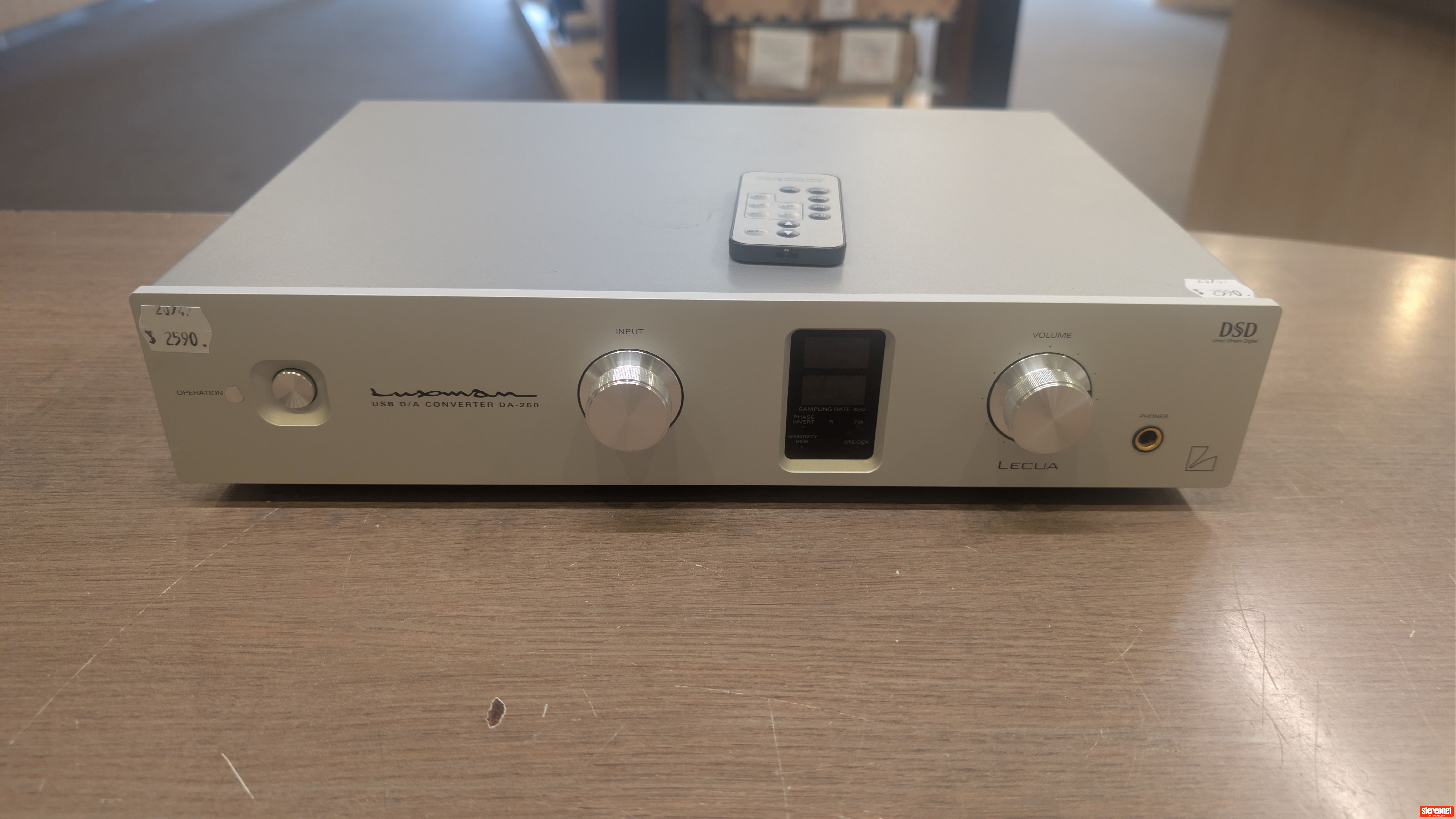 Luxman DA-250 USB Digital Analog Converter (DAC)