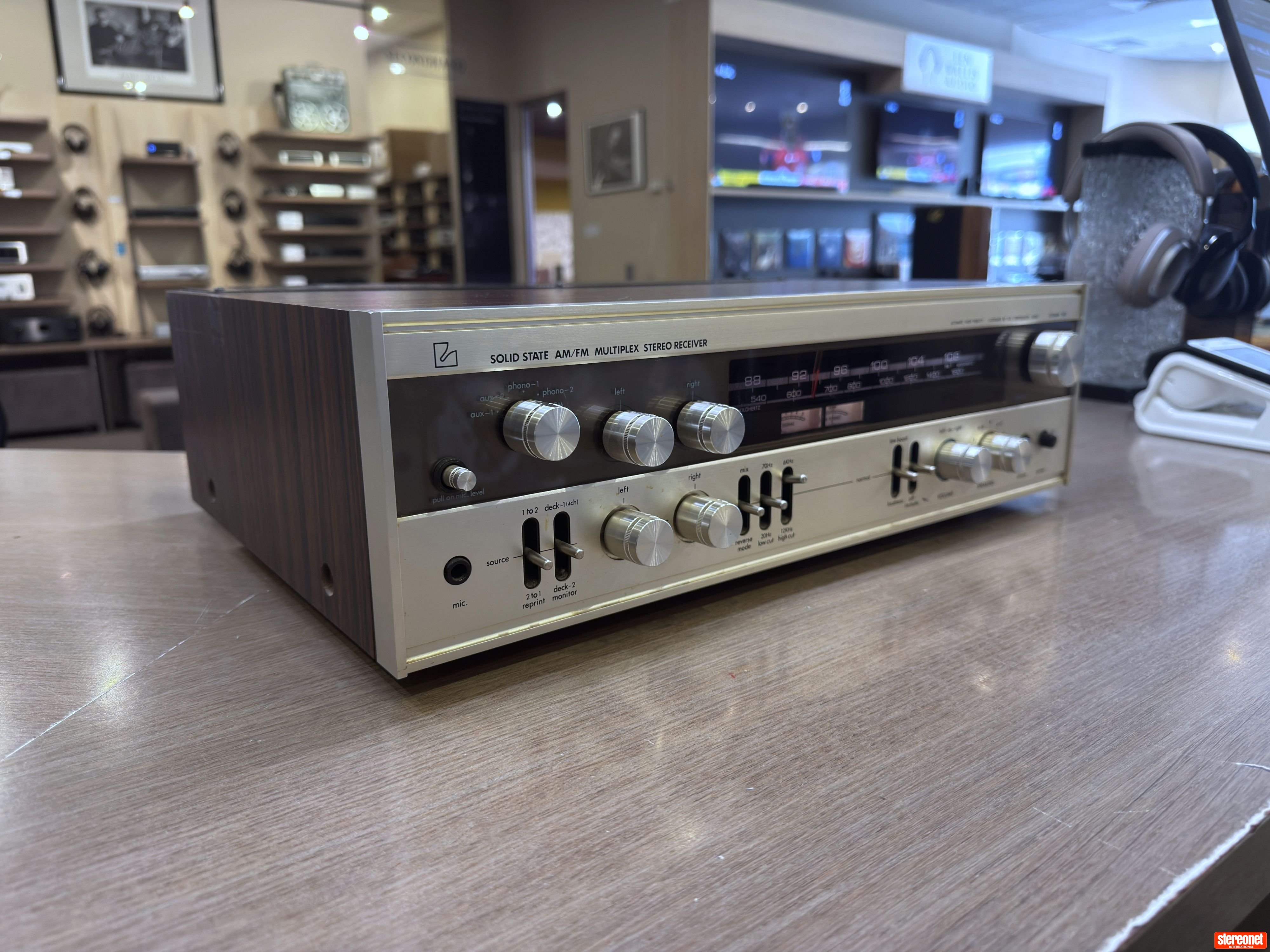Luxman R-800EII Stereo Integrated Amplifier (Solid State)