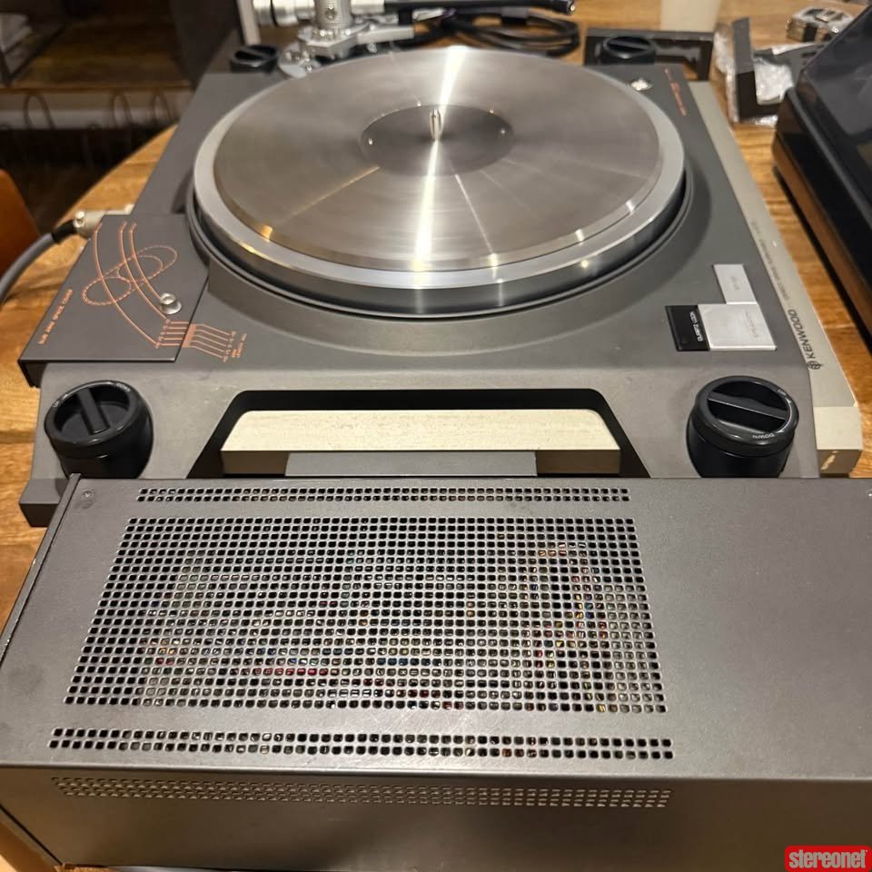 Kenwood L-07d Turntable