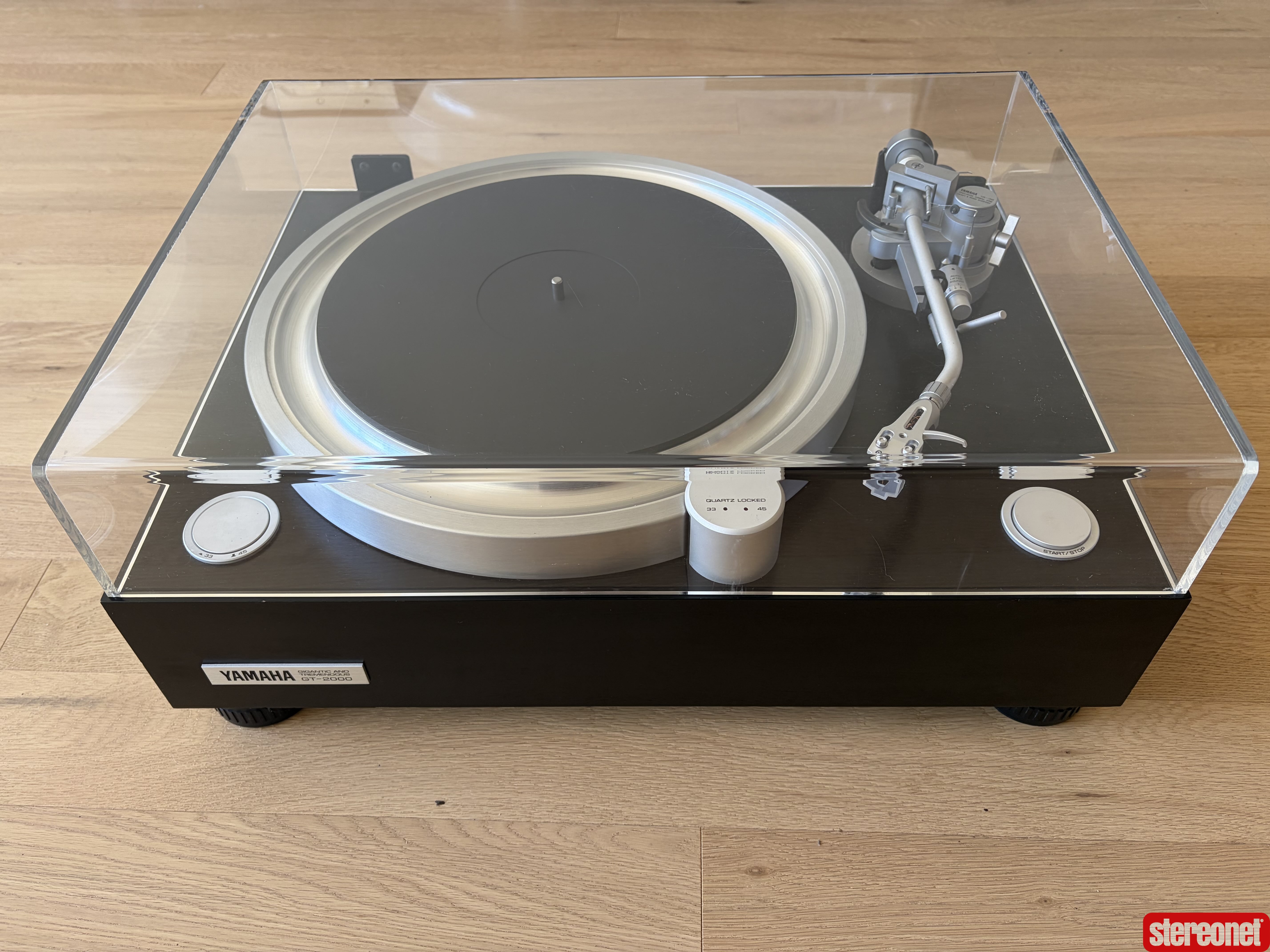 Yamaha GT-2000 Direct Drive Turntable Turntable