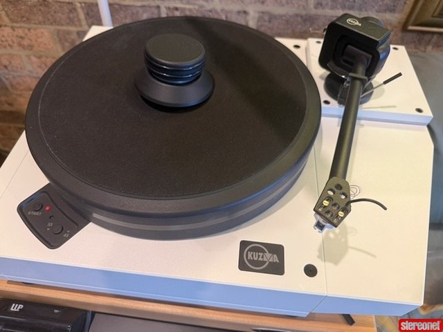 Kuzma Stabi R with Stogi 9" tone arm Turntable