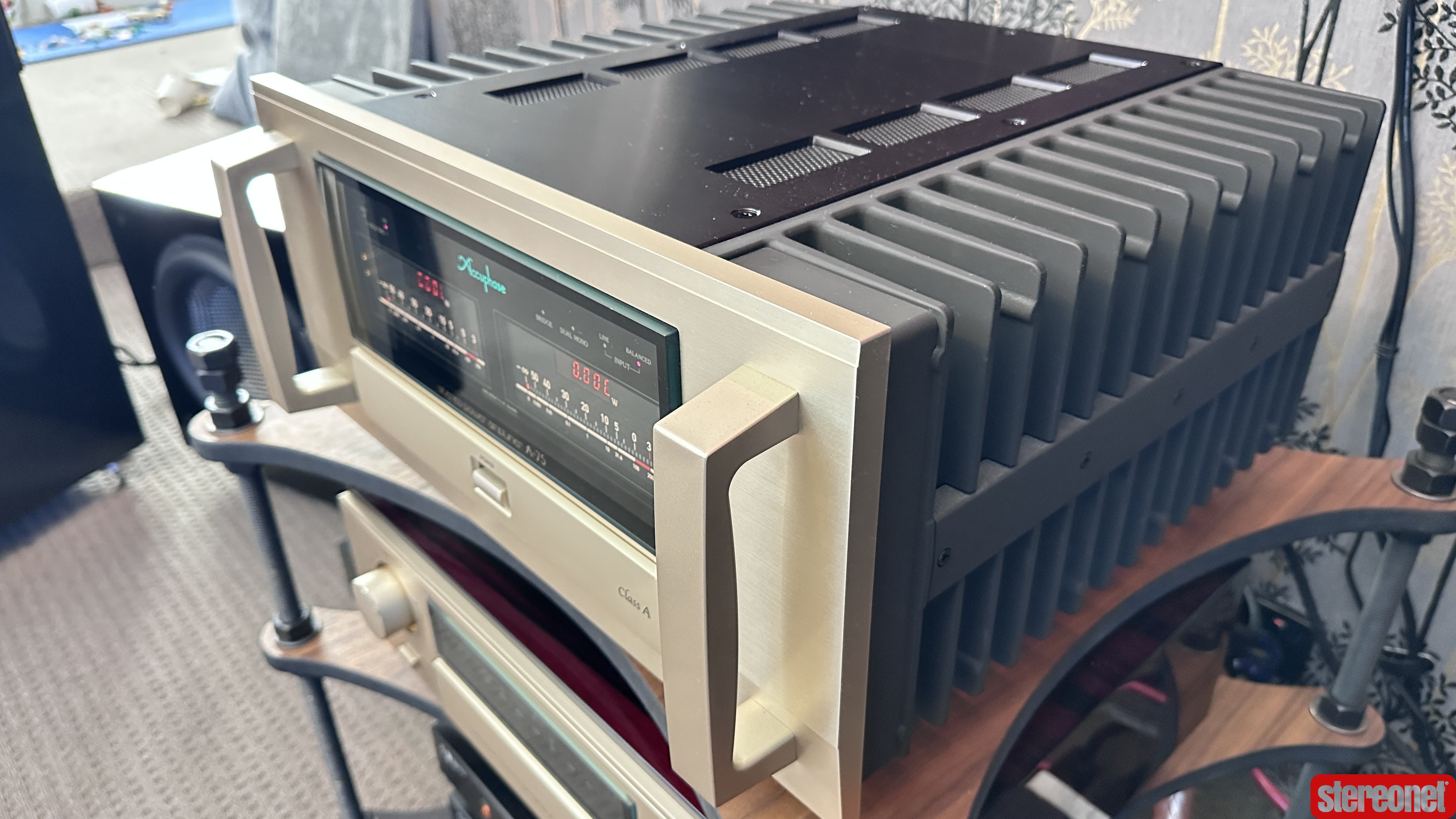 Accuphase A-75 class A Power Amplifier