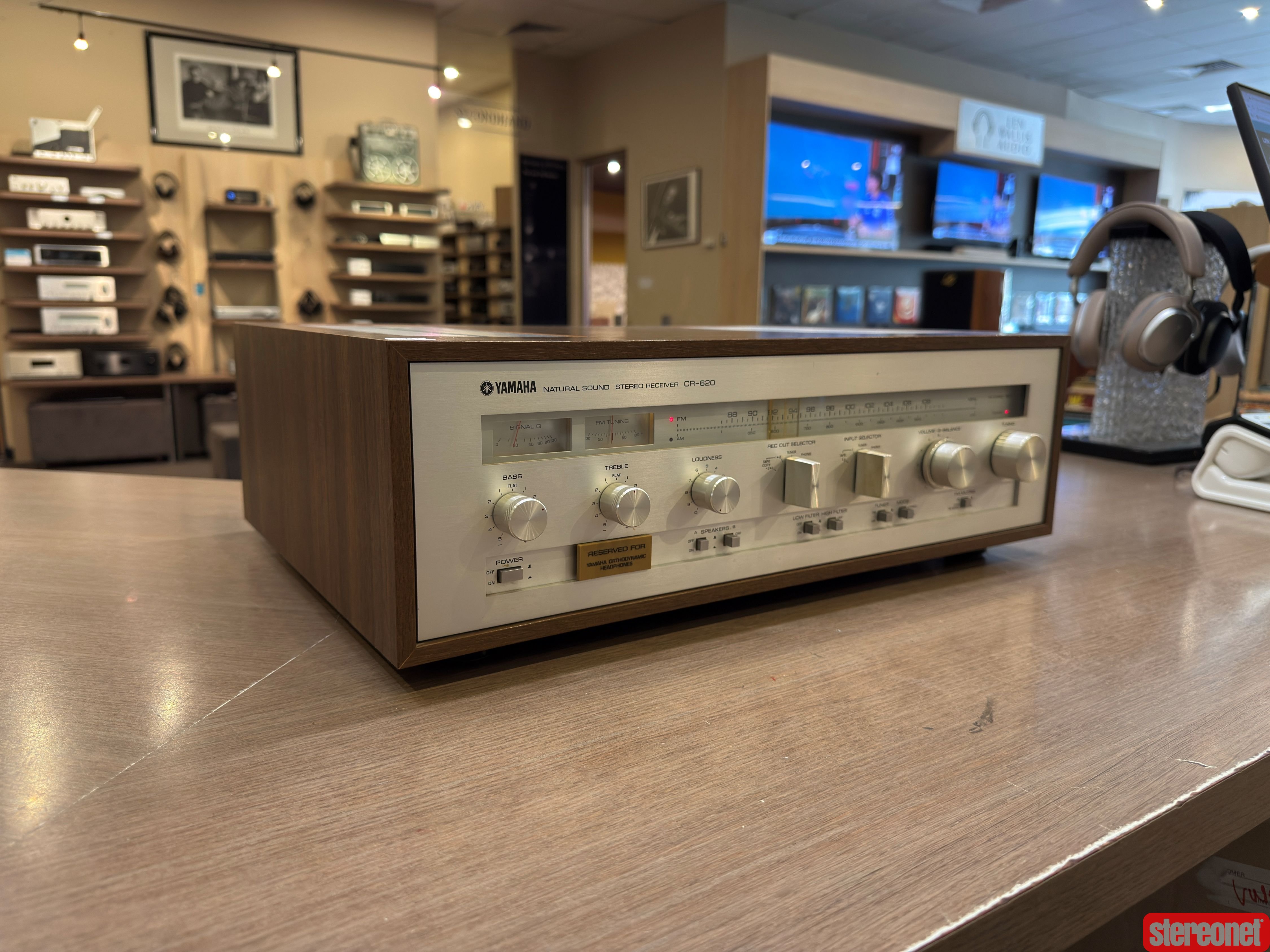 Yamaha CR-620 Stereo Integrated Amplifier (Solid State)