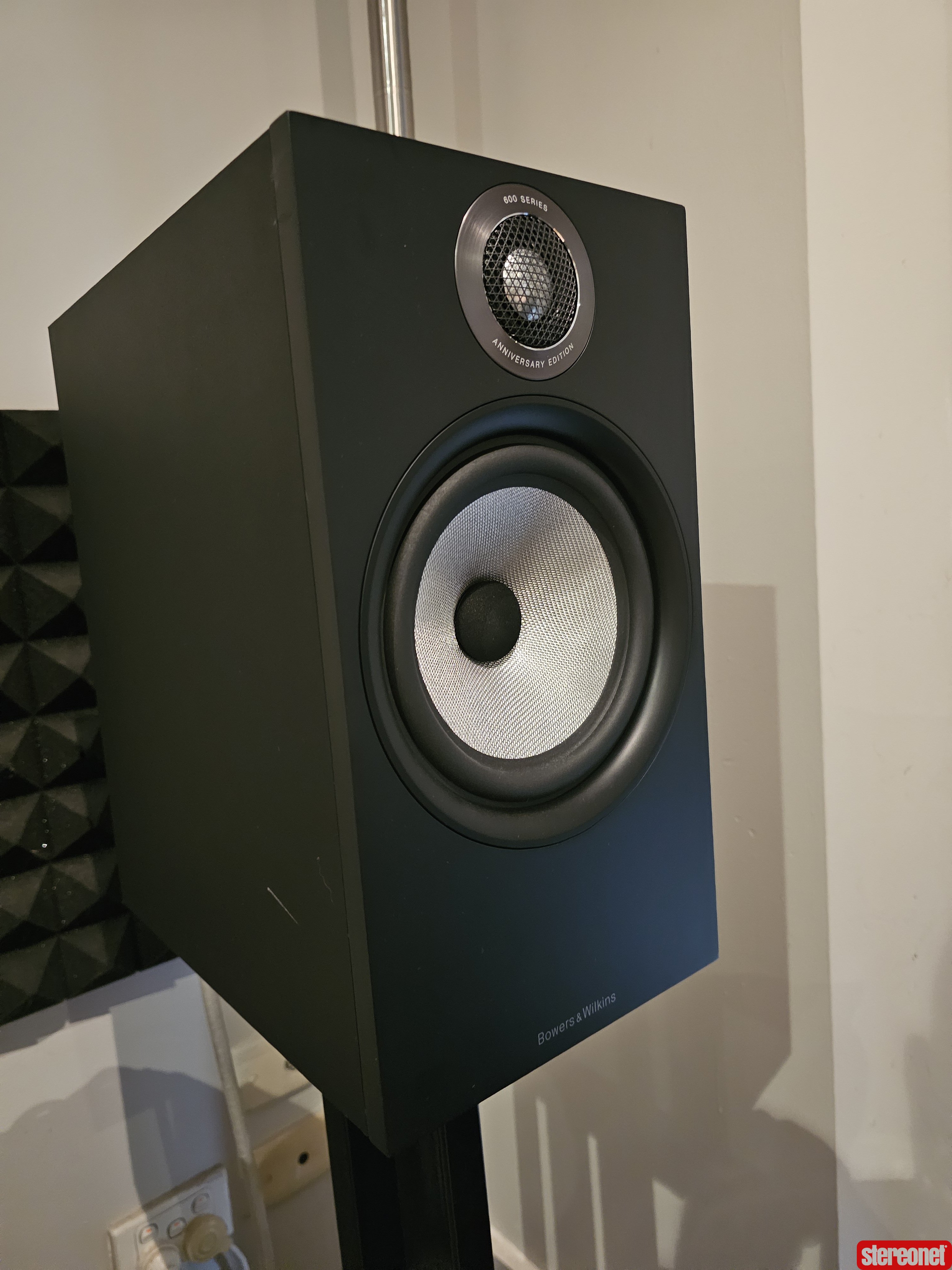 Bowers & Wilkins 606 S2 Bookshelf Loudspeakers