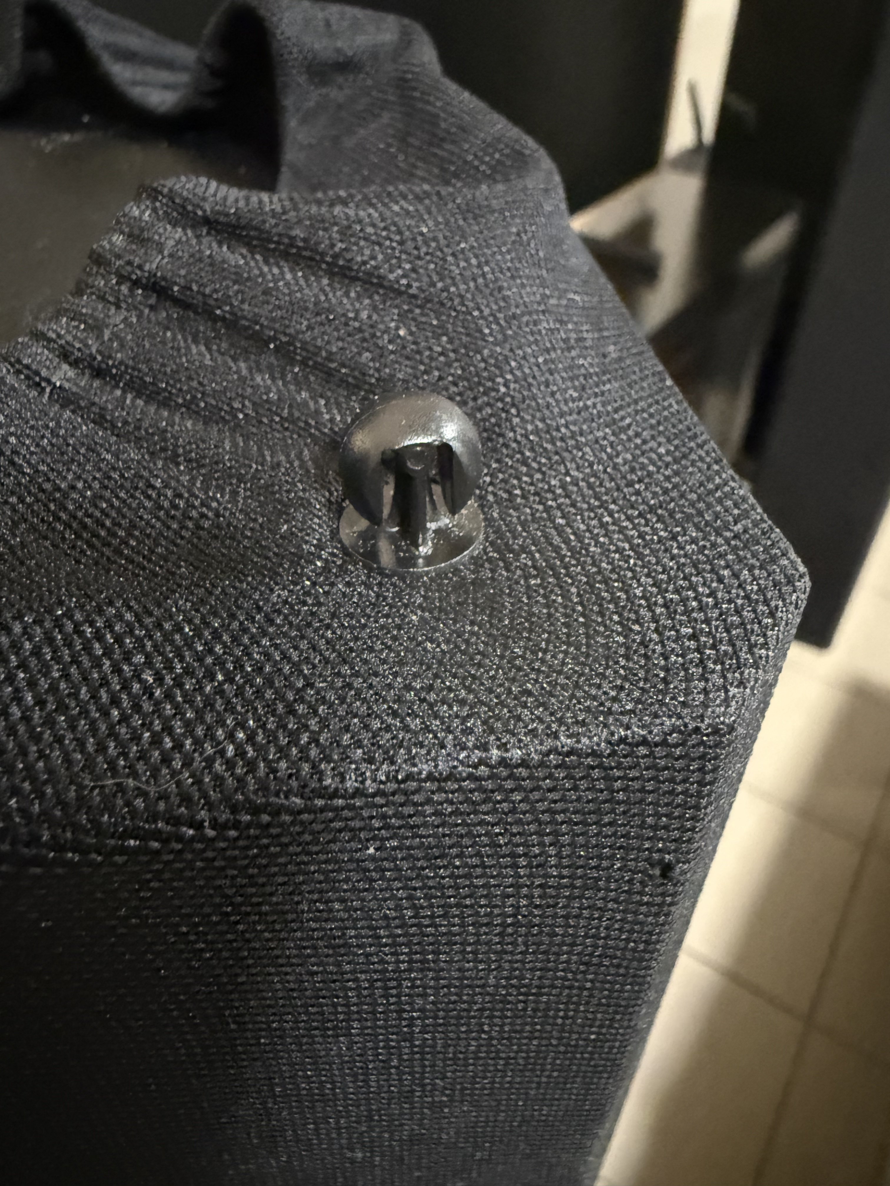 Plastic Tips Threaded Energy Audissey A5+2 – How to remove the 4 top‑corner plastic pins to ...